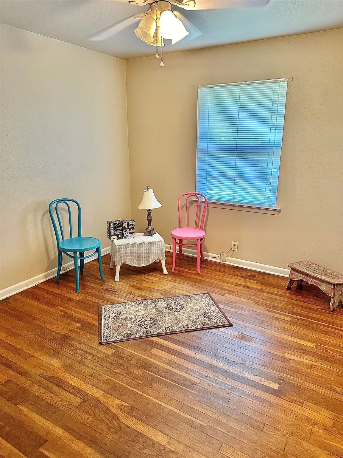 Single Family Residence For Sale in Denton County , 817 Laguna Drive, Denton, Texas 76209, 4 Bedroom, 2 Bathroom, Garage spaces, 1,437 Sqft, built in 1960, Preowned, mls#21122092, Real Estate Agent in Denton, Homes For Sale in Denton county, Homes For Sale in Denton, Realtor in Denton Texas, Real Estate Brokerage Independent Realty Texas, Luminita Cordes Realtor