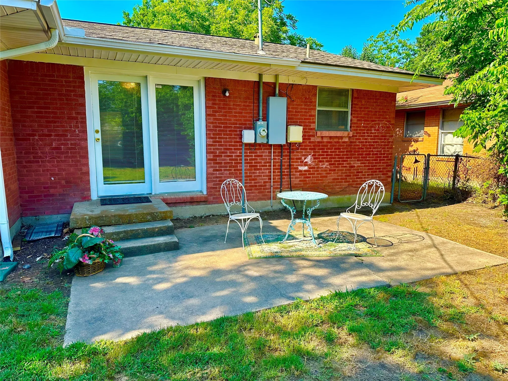 Single Family Residence For Sale in Denton County , 817 Laguna Drive, Denton, Texas 76209, 4 Bedroom, 2 Bathroom, Garage spaces, 1,437 Sqft, built in 1960, Preowned, mls#21122092, Real Estate Agent in Denton, Homes For Sale in Denton county, Homes For Sale in Denton, Realtor in Denton Texas, Real Estate Brokerage Independent Realty Texas, Luminita Cordes Realtor