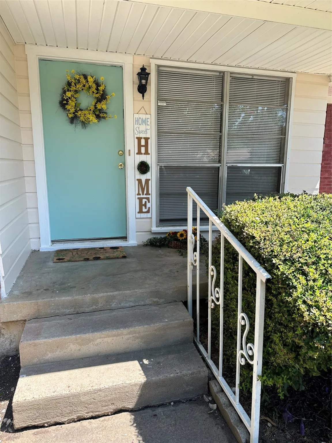 Single Family Residence For Sale in Denton County , 817 Laguna Drive, Denton, Texas 76209, 4 Bedroom, 2 Bathroom, Garage spaces, 1,437 Sqft, built in 1960, Preowned, mls#21122092, Real Estate Agent in Denton, Homes For Sale in Denton county, Homes For Sale in Denton, Realtor in Denton Texas, Real Estate Brokerage Independent Realty Texas, Luminita Cordes Realtor