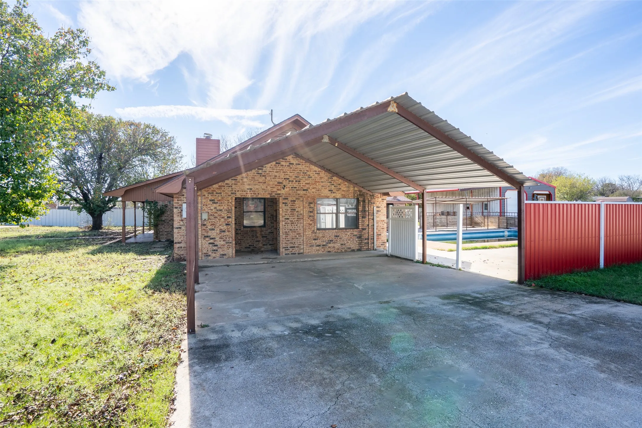 Single Family Residence For Sale in Erath County , 601 Henry St Street, Dublin, Texas 76446, 4 Bedroom, 3 Bathroom, 2 Garage spaces, 2,736 Sqft, built in 1983, mls#21122087, Real Estate Agent in Dublin, Homes For Sale in Erath county, Homes For Sale in Dublin, Realtor in Dublin Texas, Real Estate Brokerage Independent Realty Texas, Luminita Cordes Realtor