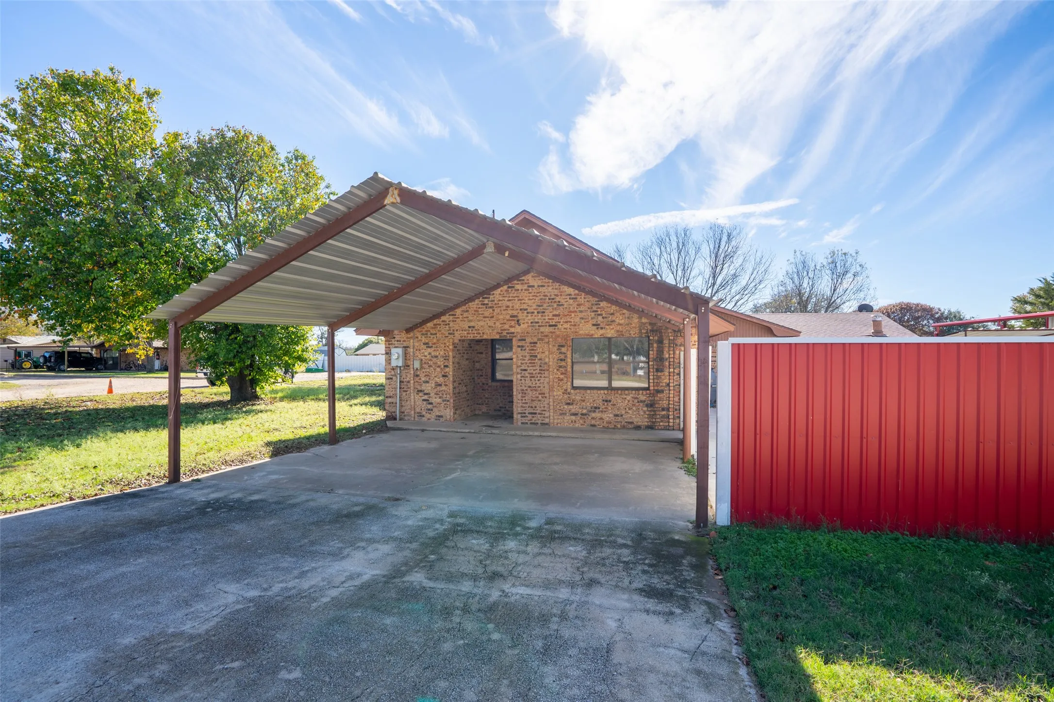 Single Family Residence For Sale in Erath County , 601 Henry St Street, Dublin, Texas 76446, 4 Bedroom, 3 Bathroom, 2 Garage spaces, 2,736 Sqft, built in 1983, mls#21122087, Real Estate Agent in Dublin, Homes For Sale in Erath county, Homes For Sale in Dublin, Realtor in Dublin Texas, Real Estate Brokerage Independent Realty Texas, Luminita Cordes Realtor