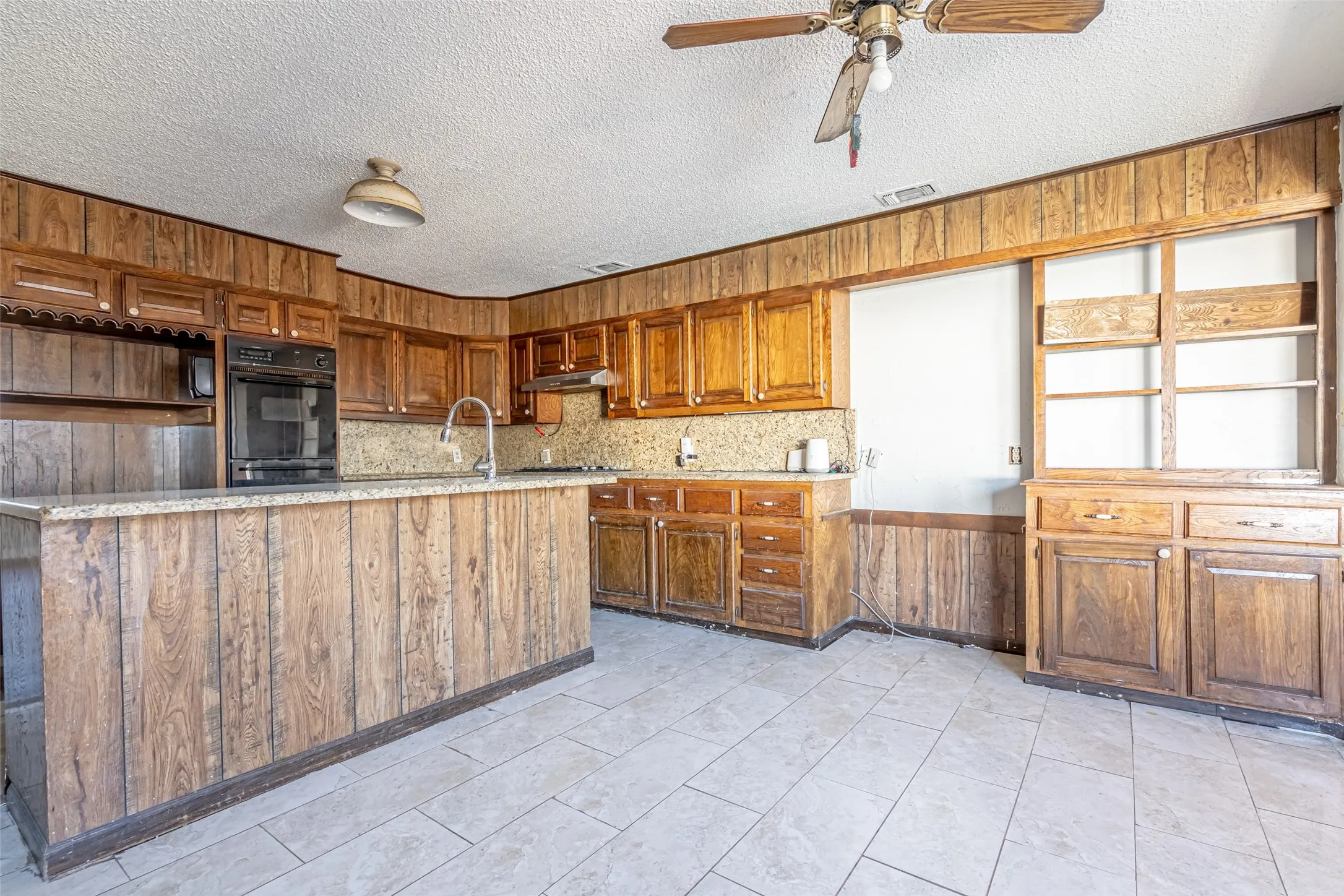 Single Family Residence For Sale in Erath County , 601 Henry St Street, Dublin, Texas 76446, 4 Bedroom, 3 Bathroom, 2 Garage spaces, 2,736 Sqft, built in 1983, mls#21122087, Real Estate Agent in Dublin, Homes For Sale in Erath county, Homes For Sale in Dublin, Realtor in Dublin Texas, Real Estate Brokerage Independent Realty Texas, Luminita Cordes Realtor