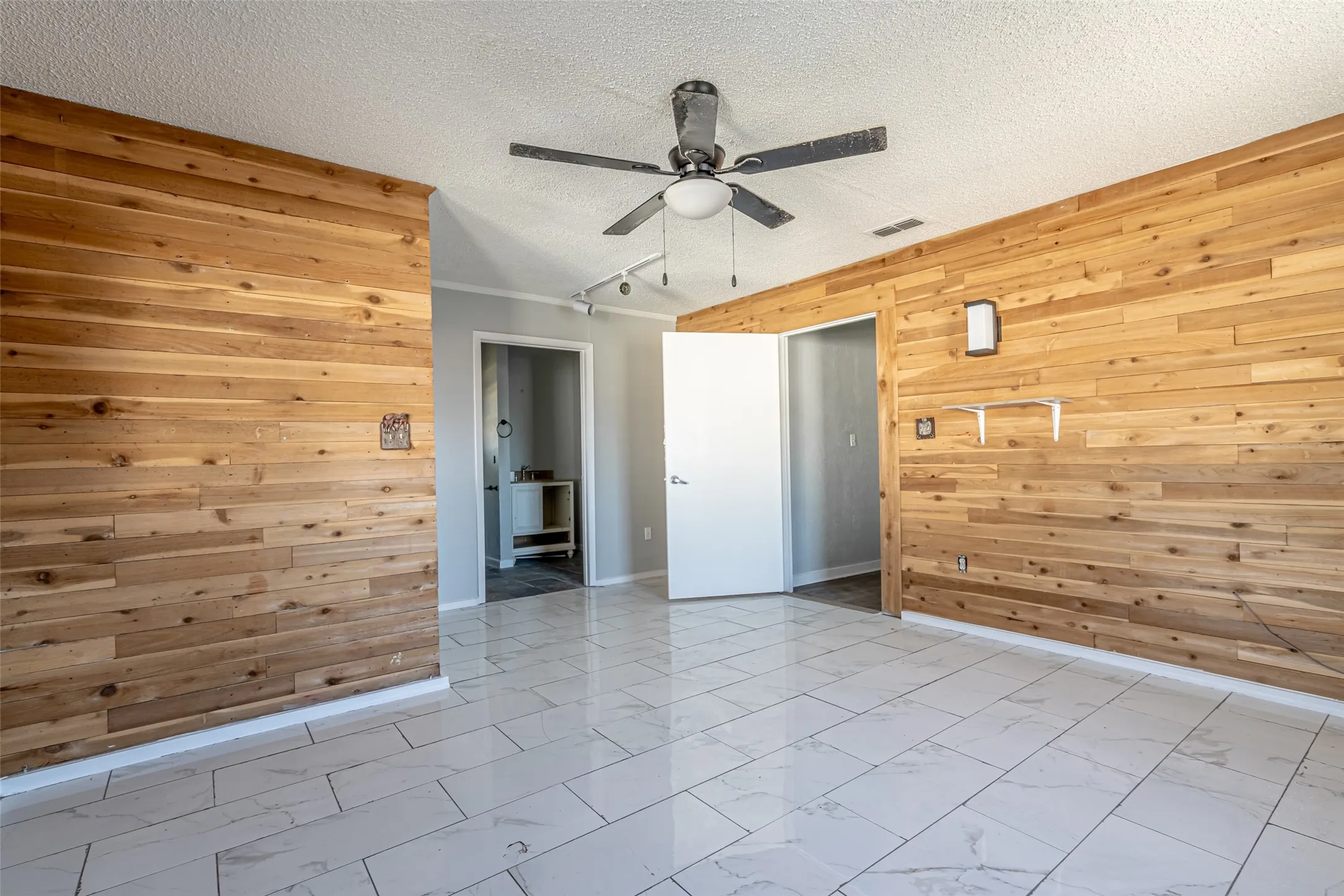 Single Family Residence For Sale in Erath County , 601 Henry St Street, Dublin, Texas 76446, 4 Bedroom, 3 Bathroom, 2 Garage spaces, 2,736 Sqft, built in 1983, mls#21122087, Real Estate Agent in Dublin, Homes For Sale in Erath county, Homes For Sale in Dublin, Realtor in Dublin Texas, Real Estate Brokerage Independent Realty Texas, Luminita Cordes Realtor