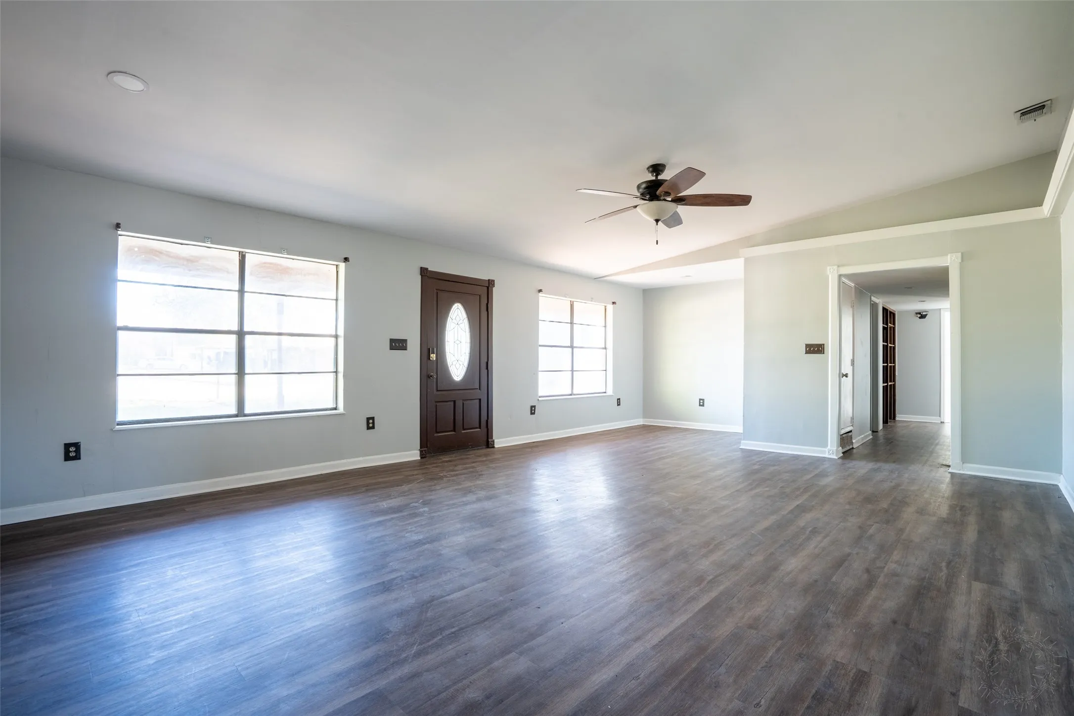 Single Family Residence For Sale in Erath County , 601 Henry St Street, Dublin, Texas 76446, 4 Bedroom, 3 Bathroom, 2 Garage spaces, 2,736 Sqft, built in 1983, mls#21122087, Real Estate Agent in Dublin, Homes For Sale in Erath county, Homes For Sale in Dublin, Realtor in Dublin Texas, Real Estate Brokerage Independent Realty Texas, Luminita Cordes Realtor