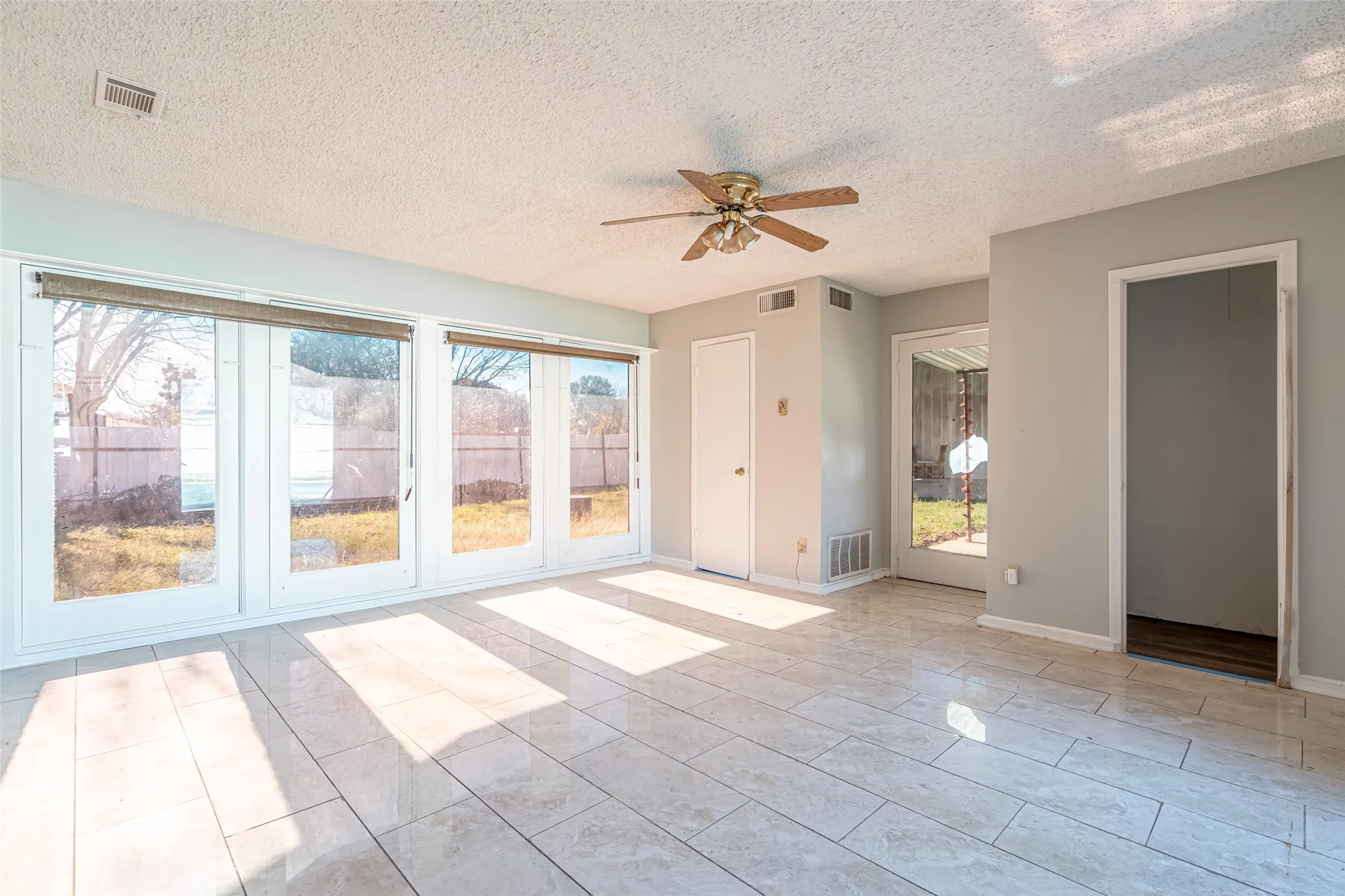 Single Family Residence For Sale in Erath County , 601 Henry St Street, Dublin, Texas 76446, 4 Bedroom, 3 Bathroom, 2 Garage spaces, 2,736 Sqft, built in 1983, mls#21122087, Real Estate Agent in Dublin, Homes For Sale in Erath county, Homes For Sale in Dublin, Realtor in Dublin Texas, Real Estate Brokerage Independent Realty Texas, Luminita Cordes Realtor