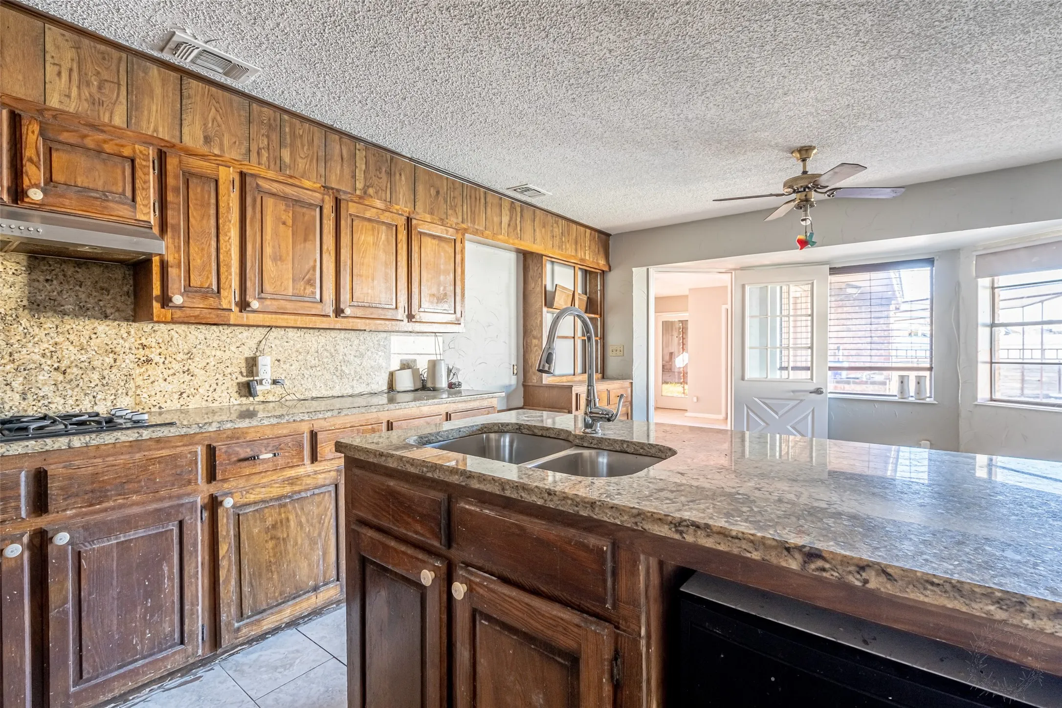 Single Family Residence For Sale in Erath County , 601 Henry St Street, Dublin, Texas 76446, 4 Bedroom, 3 Bathroom, 2 Garage spaces, 2,736 Sqft, built in 1983, mls#21122087, Real Estate Agent in Dublin, Homes For Sale in Erath county, Homes For Sale in Dublin, Realtor in Dublin Texas, Real Estate Brokerage Independent Realty Texas, Luminita Cordes Realtor
