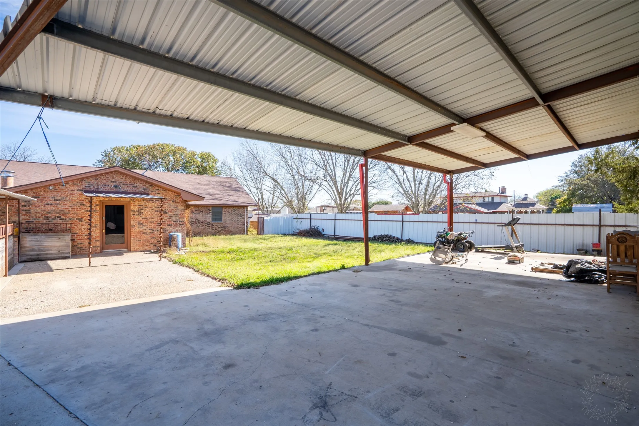 Single Family Residence For Sale in Erath County , 601 Henry St Street, Dublin, Texas 76446, 4 Bedroom, 3 Bathroom, 2 Garage spaces, 2,736 Sqft, built in 1983, mls#21122087, Real Estate Agent in Dublin, Homes For Sale in Erath county, Homes For Sale in Dublin, Realtor in Dublin Texas, Real Estate Brokerage Independent Realty Texas, Luminita Cordes Realtor