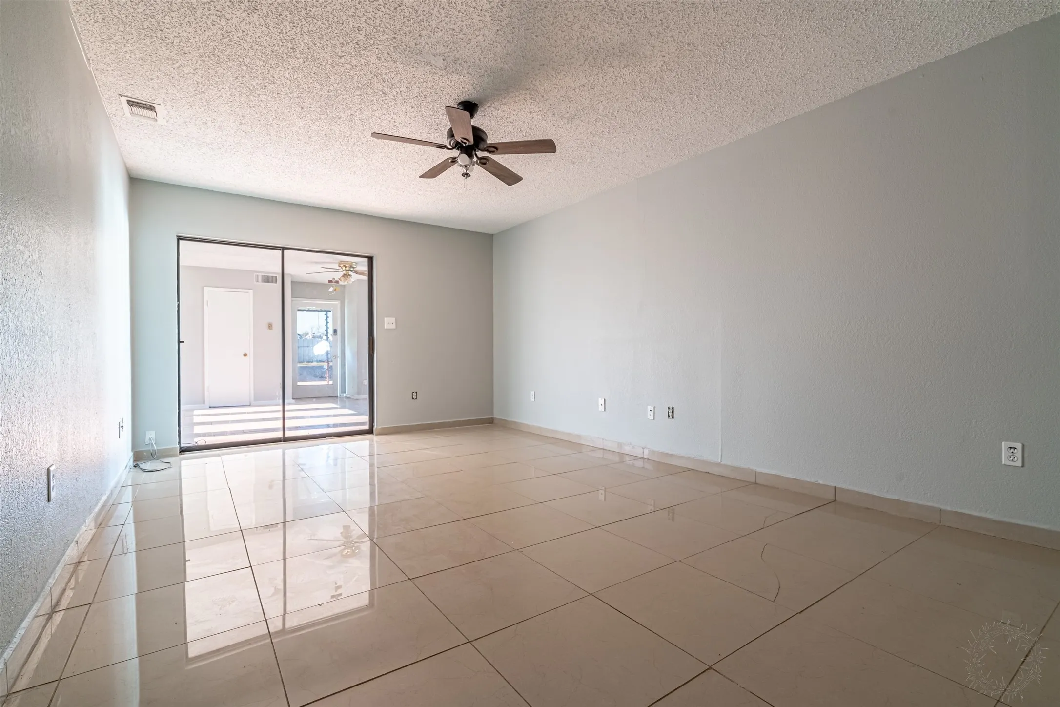 Single Family Residence For Sale in Erath County , 601 Henry St Street, Dublin, Texas 76446, 4 Bedroom, 3 Bathroom, 2 Garage spaces, 2,736 Sqft, built in 1983, mls#21122087, Real Estate Agent in Dublin, Homes For Sale in Erath county, Homes For Sale in Dublin, Realtor in Dublin Texas, Real Estate Brokerage Independent Realty Texas, Luminita Cordes Realtor