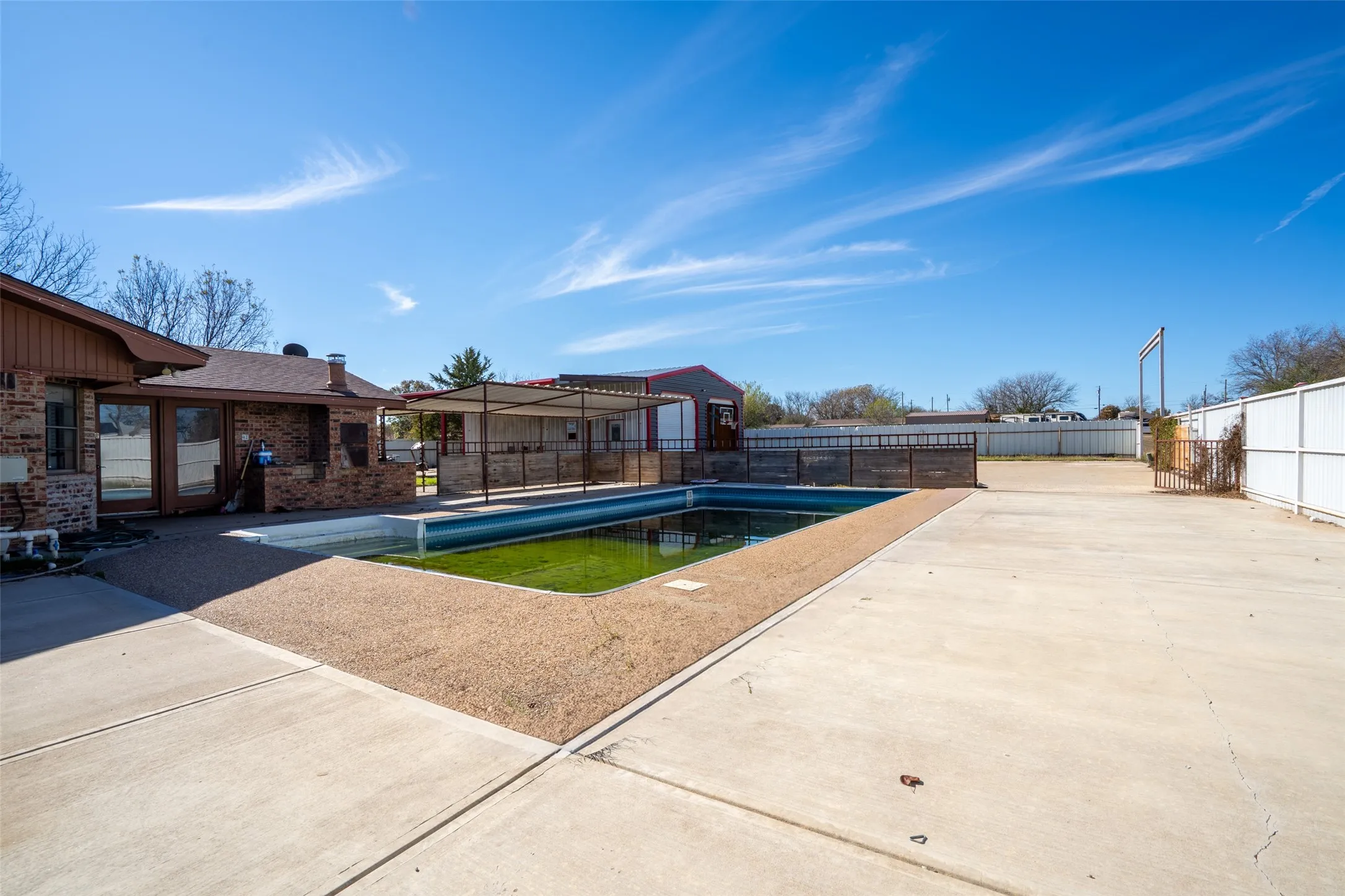 Single Family Residence For Sale in Erath County , 601 Henry St Street, Dublin, Texas 76446, 4 Bedroom, 3 Bathroom, 2 Garage spaces, 2,736 Sqft, built in 1983, mls#21122087, Real Estate Agent in Dublin, Homes For Sale in Erath county, Homes For Sale in Dublin, Realtor in Dublin Texas, Real Estate Brokerage Independent Realty Texas, Luminita Cordes Realtor