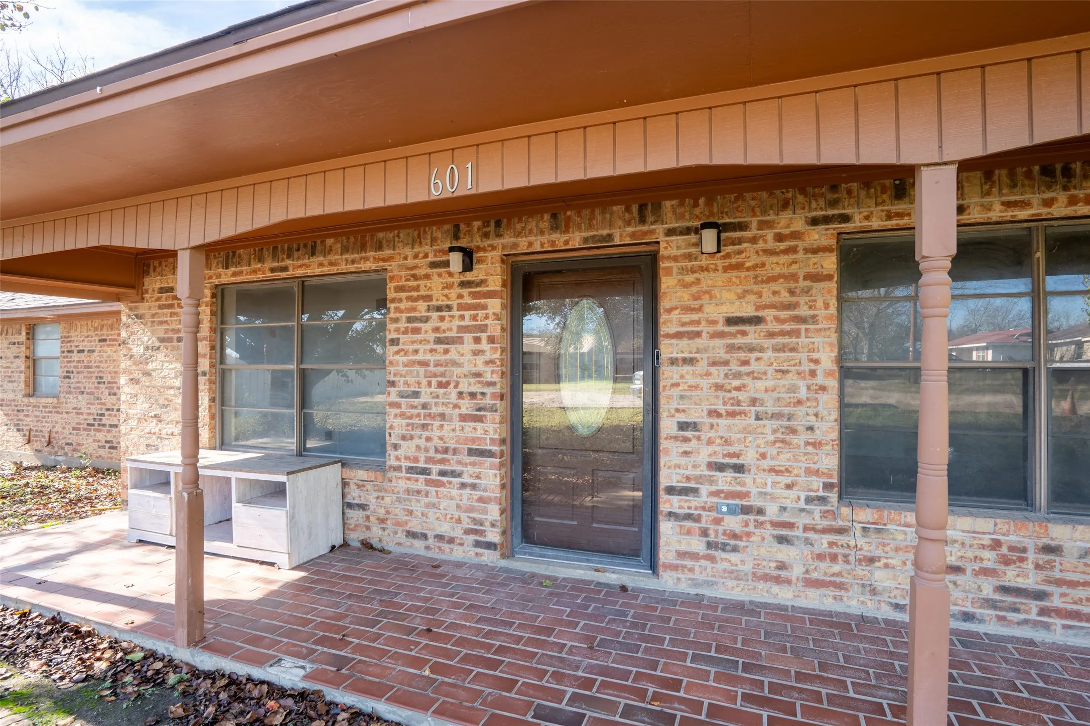 Single Family Residence For Sale in Erath County , 601 Henry St Street, Dublin, Texas 76446, 4 Bedroom, 3 Bathroom, 2 Garage spaces, 2,736 Sqft, built in 1983, mls#21122087, Real Estate Agent in Dublin, Homes For Sale in Erath county, Homes For Sale in Dublin, Realtor in Dublin Texas, Real Estate Brokerage Independent Realty Texas, Luminita Cordes Realtor