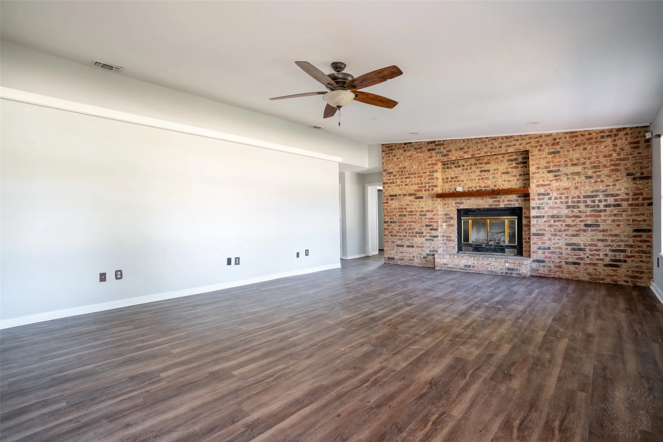 Single Family Residence For Sale in Erath County , 601 Henry St Street, Dublin, Texas 76446, 4 Bedroom, 3 Bathroom, 2 Garage spaces, 2,736 Sqft, built in 1983, mls#21122087, Real Estate Agent in Dublin, Homes For Sale in Erath county, Homes For Sale in Dublin, Realtor in Dublin Texas, Real Estate Brokerage Independent Realty Texas, Luminita Cordes Realtor