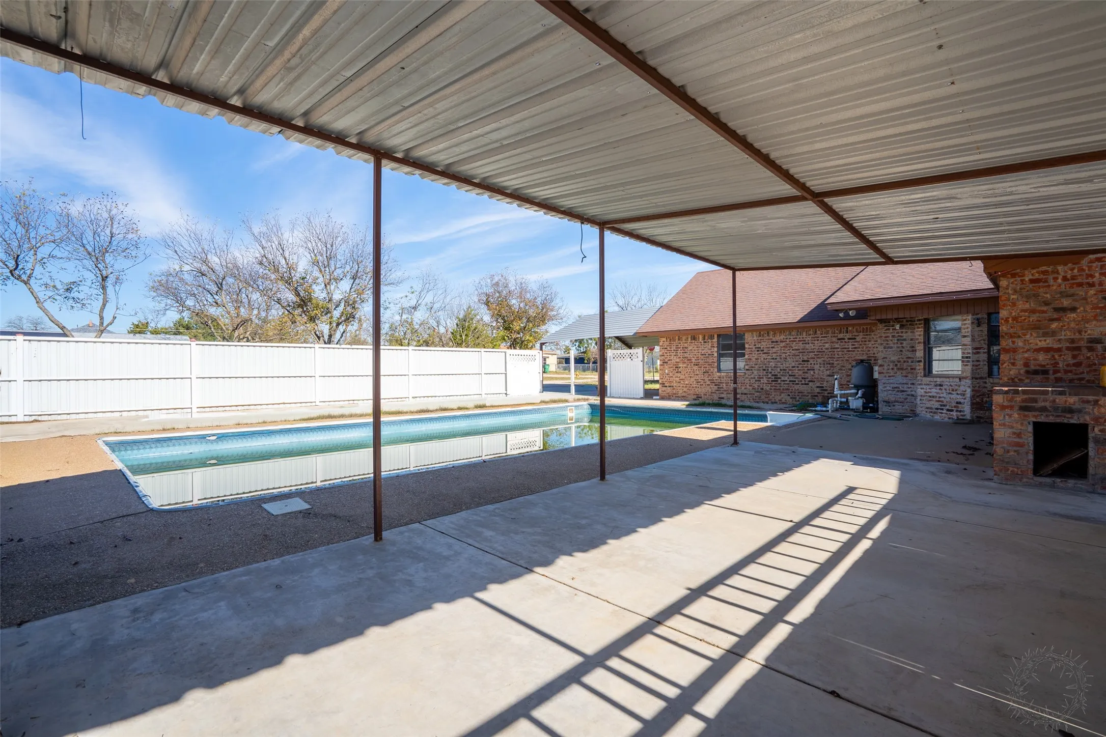 Single Family Residence For Sale in Erath County , 601 Henry St Street, Dublin, Texas 76446, 4 Bedroom, 3 Bathroom, 2 Garage spaces, 2,736 Sqft, built in 1983, mls#21122087, Real Estate Agent in Dublin, Homes For Sale in Erath county, Homes For Sale in Dublin, Realtor in Dublin Texas, Real Estate Brokerage Independent Realty Texas, Luminita Cordes Realtor
