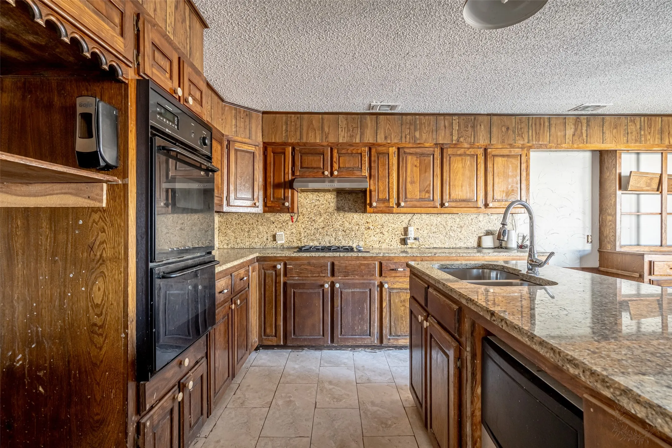 Single Family Residence For Sale in Erath County , 601 Henry St Street, Dublin, Texas 76446, 4 Bedroom, 3 Bathroom, 2 Garage spaces, 2,736 Sqft, built in 1983, mls#21122087, Real Estate Agent in Dublin, Homes For Sale in Erath county, Homes For Sale in Dublin, Realtor in Dublin Texas, Real Estate Brokerage Independent Realty Texas, Luminita Cordes Realtor