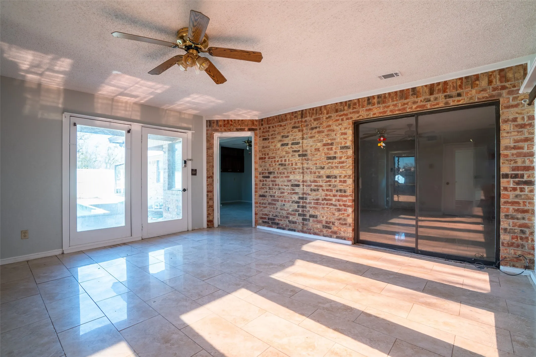 Single Family Residence For Sale in Erath County , 601 Henry St Street, Dublin, Texas 76446, 4 Bedroom, 3 Bathroom, 2 Garage spaces, 2,736 Sqft, built in 1983, mls#21122087, Real Estate Agent in Dublin, Homes For Sale in Erath county, Homes For Sale in Dublin, Realtor in Dublin Texas, Real Estate Brokerage Independent Realty Texas, Luminita Cordes Realtor