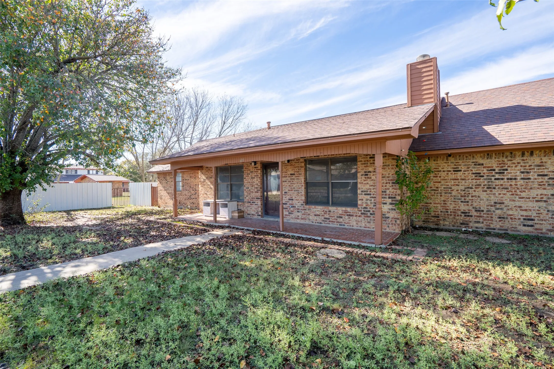 Single Family Residence For Sale in Erath County , 601 Henry St Street, Dublin, Texas 76446, 4 Bedroom, 3 Bathroom, 2 Garage spaces, 2,736 Sqft, built in 1983, mls#21122087, Real Estate Agent in Dublin, Homes For Sale in Erath county, Homes For Sale in Dublin, Realtor in Dublin Texas, Real Estate Brokerage Independent Realty Texas, Luminita Cordes Realtor