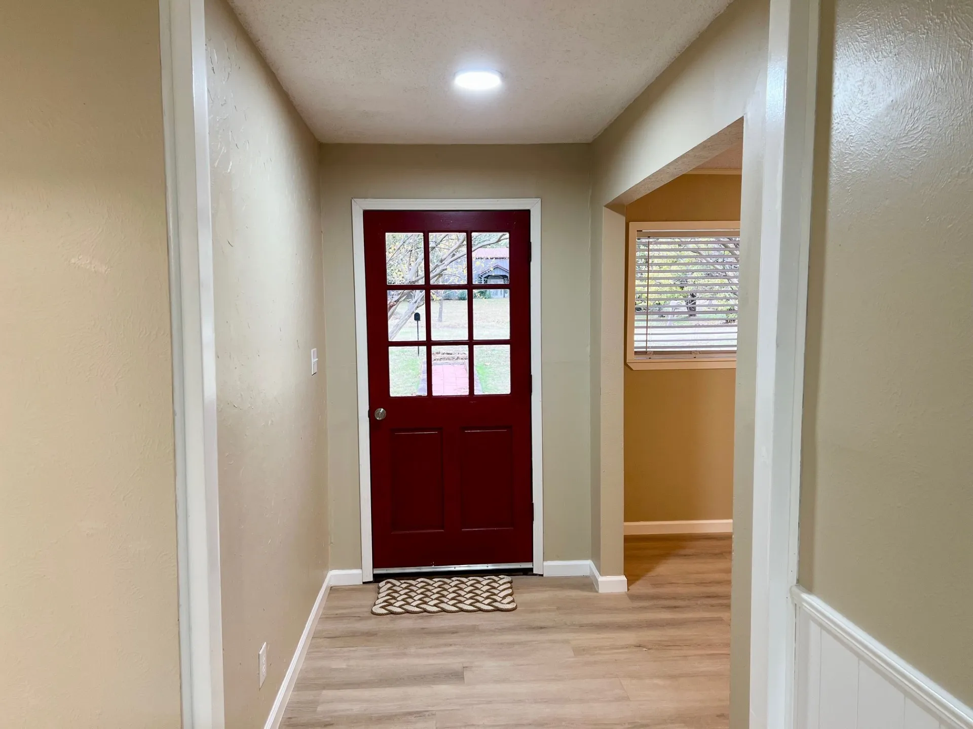 Single Family Residence For Sale in Grayson County , 38 Valley View Circle, Denison, Texas 75021, 3 Bedroom, 2 Bathroom, 2 Garage spaces, 1,376 Sqft, built in 1979, mls#21122168, Real Estate Agent in Denison, Homes For Sale in Grayson county, Homes For Sale in Denison, Realtor in Denison Texas, Real Estate Brokerage Independent Realty Texas, Luminita Cordes Realtor