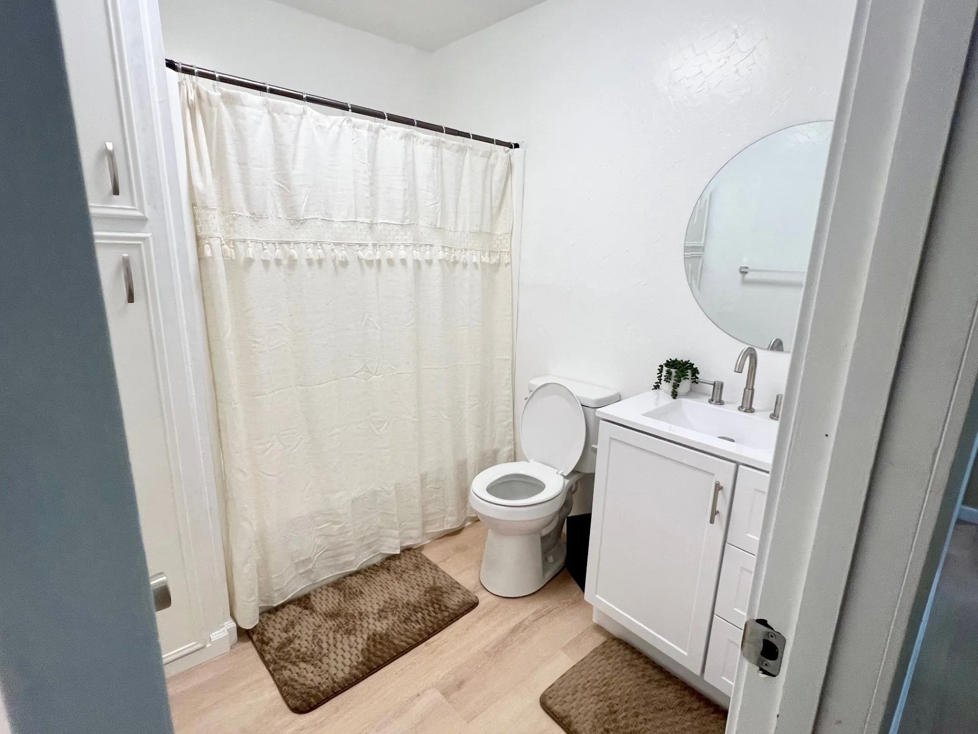 Single Family Residence For Sale in Grayson County , 38 Valley View Circle, Denison, Texas 75021, 3 Bedroom, 2 Bathroom, 2 Garage spaces, 1,376 Sqft, built in 1979, mls#21122168, Real Estate Agent in Denison, Homes For Sale in Grayson county, Homes For Sale in Denison, Realtor in Denison Texas, Real Estate Brokerage Independent Realty Texas, Luminita Cordes Realtor