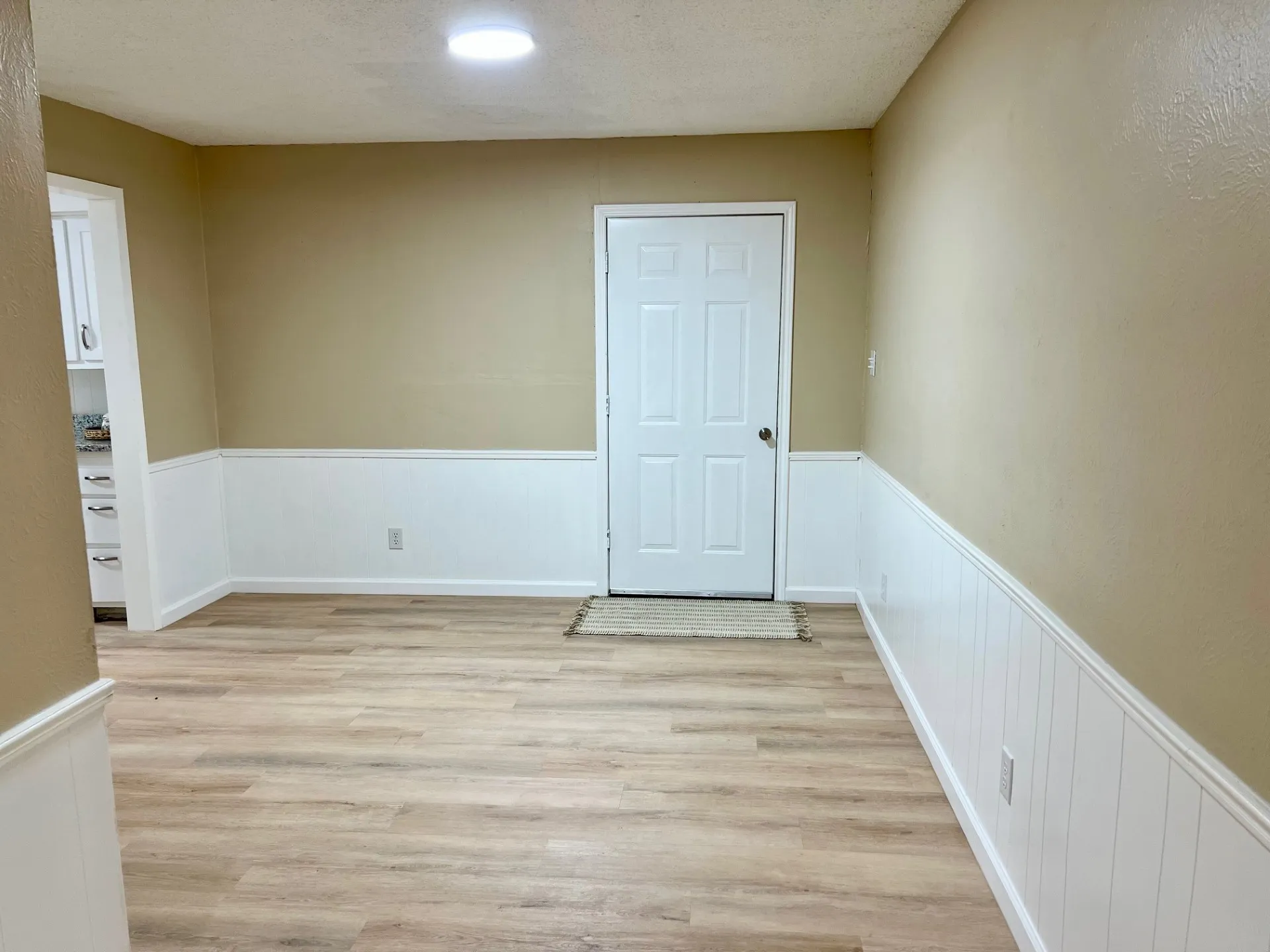 Single Family Residence For Sale in Grayson County , 38 Valley View Circle, Denison, Texas 75021, 3 Bedroom, 2 Bathroom, 2 Garage spaces, 1,376 Sqft, built in 1979, mls#21122168, Real Estate Agent in Denison, Homes For Sale in Grayson county, Homes For Sale in Denison, Realtor in Denison Texas, Real Estate Brokerage Independent Realty Texas, Luminita Cordes Realtor