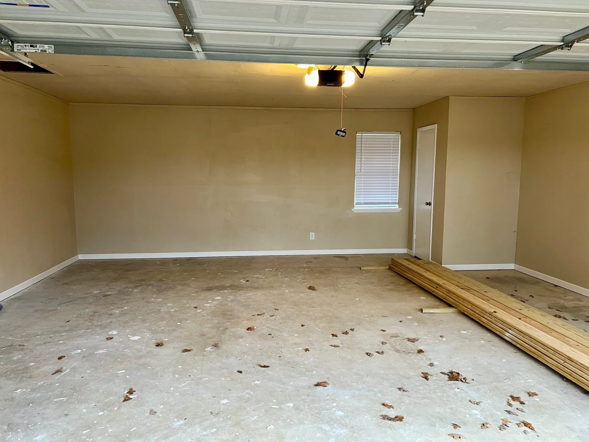 Single Family Residence For Sale in Grayson County , 38 Valley View Circle, Denison, Texas 75021, 3 Bedroom, 2 Bathroom, 2 Garage spaces, 1,376 Sqft, built in 1979, mls#21122168, Real Estate Agent in Denison, Homes For Sale in Grayson county, Homes For Sale in Denison, Realtor in Denison Texas, Real Estate Brokerage Independent Realty Texas, Luminita Cordes Realtor