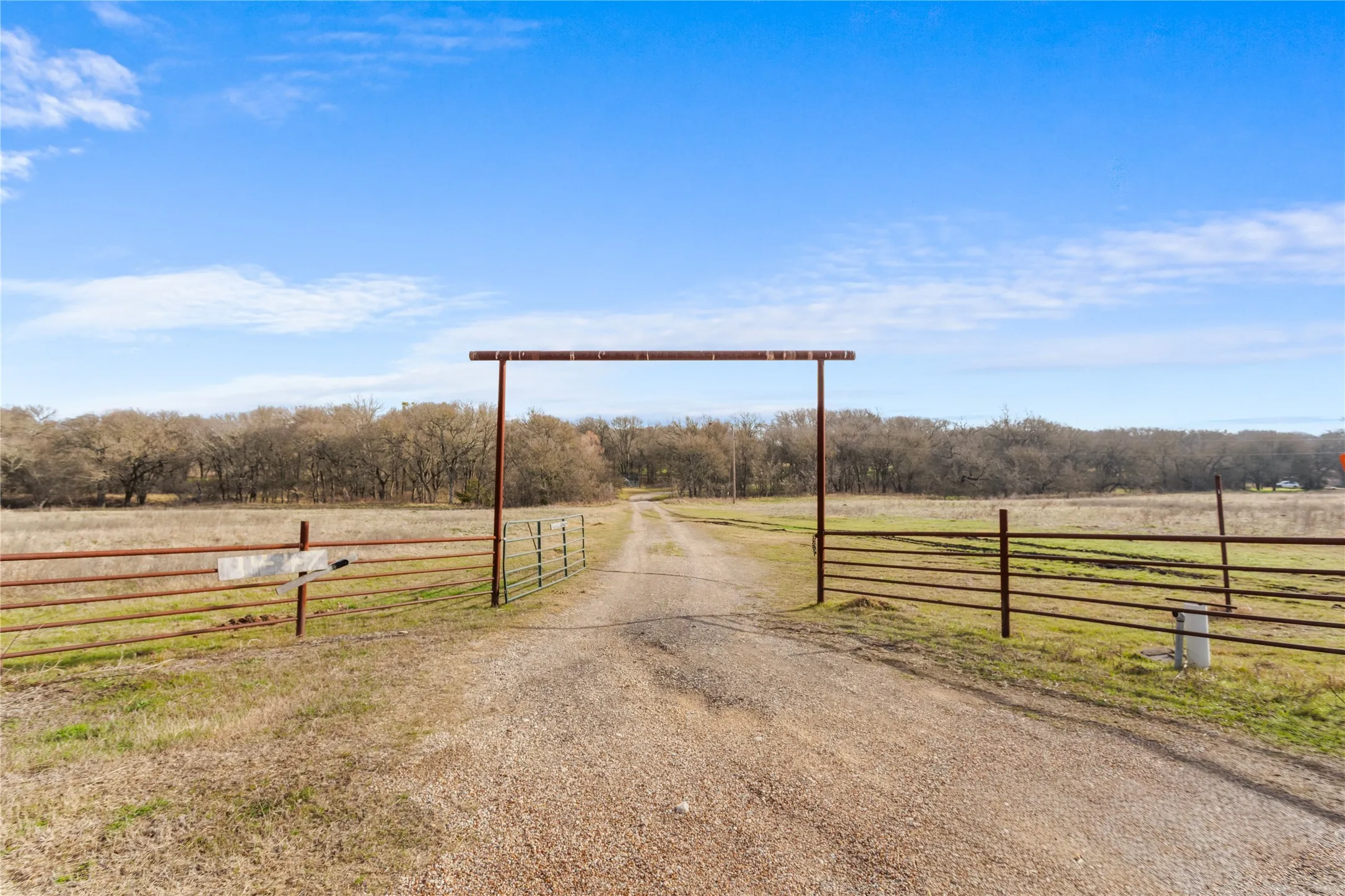 Single Family Residence For Sale in Mc Lennan County , 1447 Red Gate Road, Mart, Texas 76664, 3 Bedrooms, 2 Bathrooms, 2 Garage spaces, 2,602 Sqft, built in 1988, Price $725,000, mls#21122186, Real Estate Agent in Mart, Homes For Sale in Mc Lennan county, Homes For Sale in Mart, Realtor in Mart Texas, Real Estate Brokerage Independent Realty Texas, Luminita Cordes Realtor