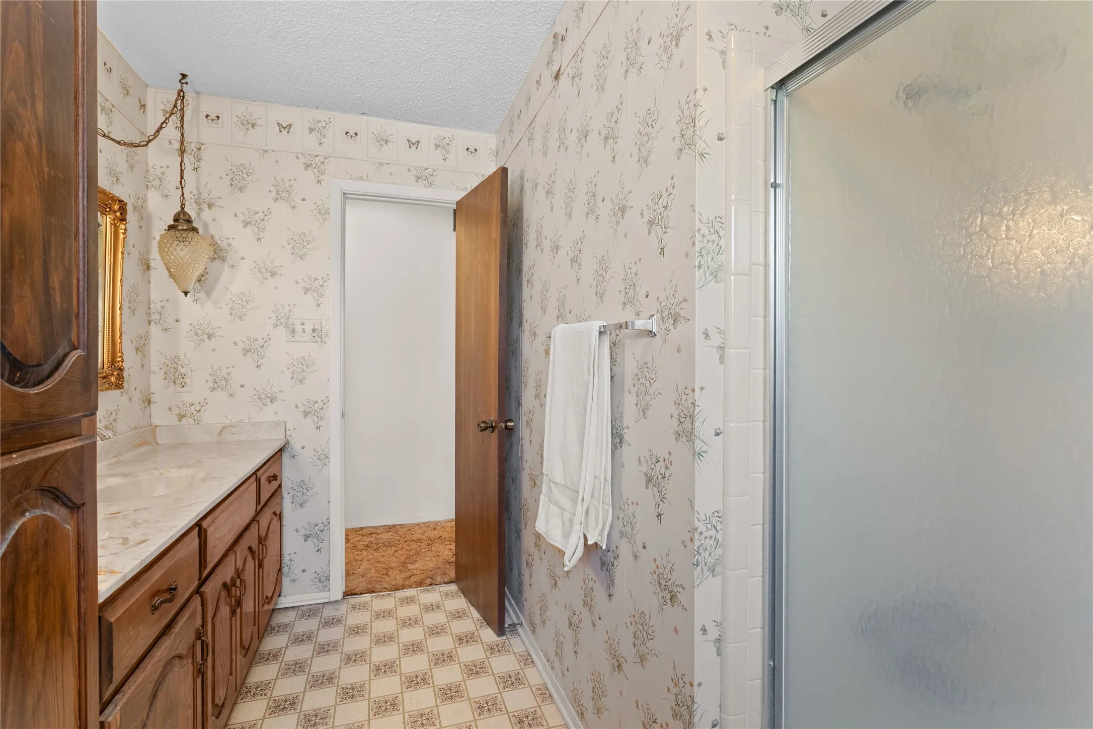 Single Family Residence For Sale in Mc Lennan County , 1447 Red Gate Road, Mart, Texas 76664, 3 Bedrooms, 2 Bathrooms, 2 Garage spaces, 2,602 Sqft, built in 1988, Price $725,000, mls#21122186, Real Estate Agent in Mart, Homes For Sale in Mc Lennan county, Homes For Sale in Mart, Realtor in Mart Texas, Real Estate Brokerage Independent Realty Texas, Luminita Cordes Realtor