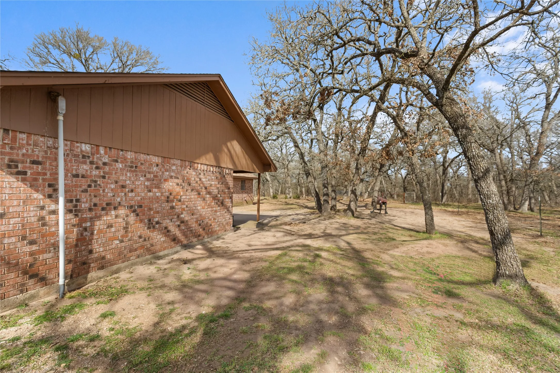 Single Family Residence For Sale in Mc Lennan County , 1447 Red Gate Road, Mart, Texas 76664, 3 Bedrooms, 2 Bathrooms, 2 Garage spaces, 2,602 Sqft, built in 1988, Price $725,000, mls#21122186, Real Estate Agent in Mart, Homes For Sale in Mc Lennan county, Homes For Sale in Mart, Realtor in Mart Texas, Real Estate Brokerage Independent Realty Texas, Luminita Cordes Realtor