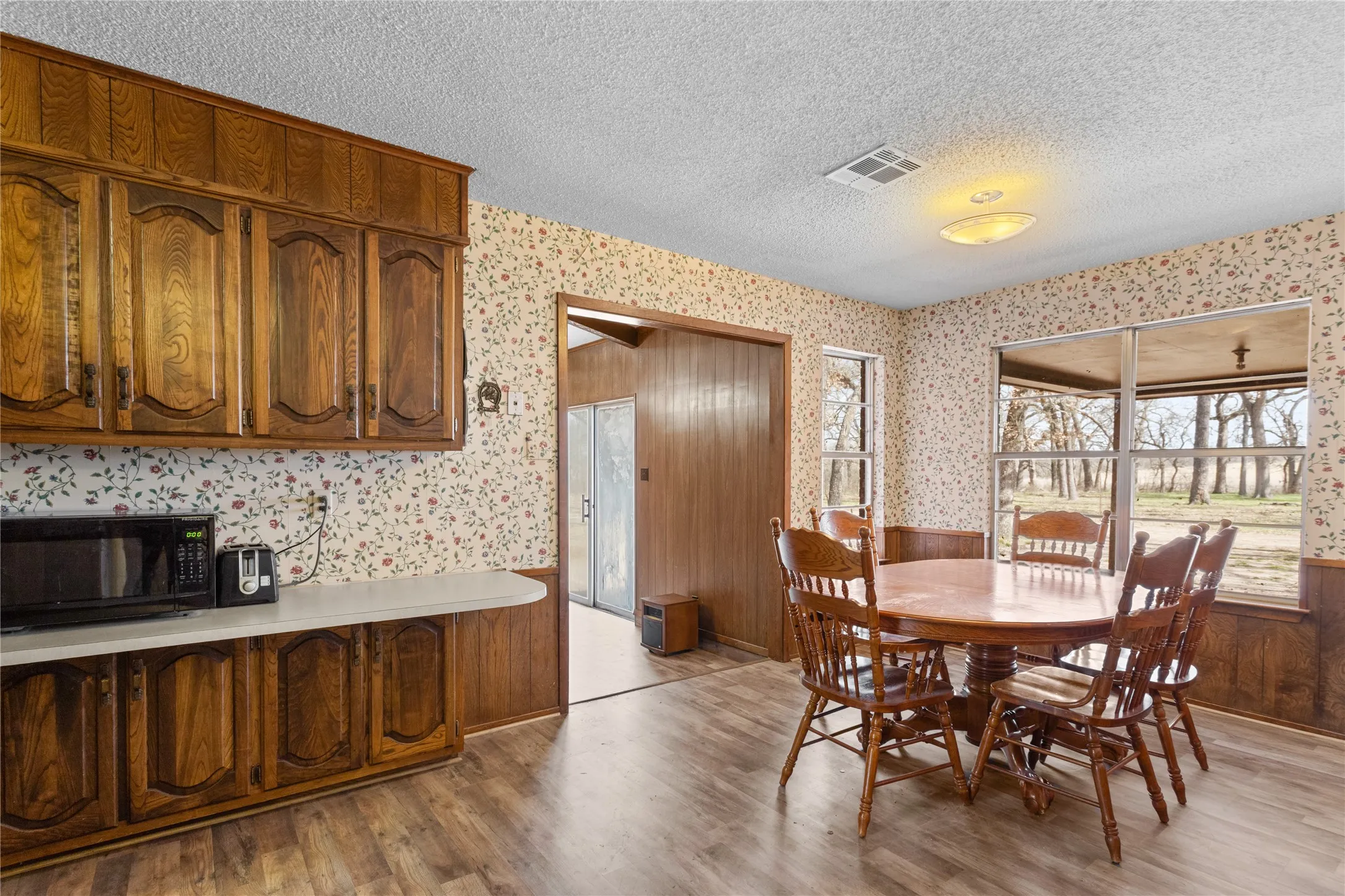 Single Family Residence For Sale in Mc Lennan County , 1447 Red Gate Road, Mart, Texas 76664, 3 Bedrooms, 2 Bathrooms, 2 Garage spaces, 2,602 Sqft, built in 1988, Price $725,000, mls#21122186, Real Estate Agent in Mart, Homes For Sale in Mc Lennan county, Homes For Sale in Mart, Realtor in Mart Texas, Real Estate Brokerage Independent Realty Texas, Luminita Cordes Realtor
