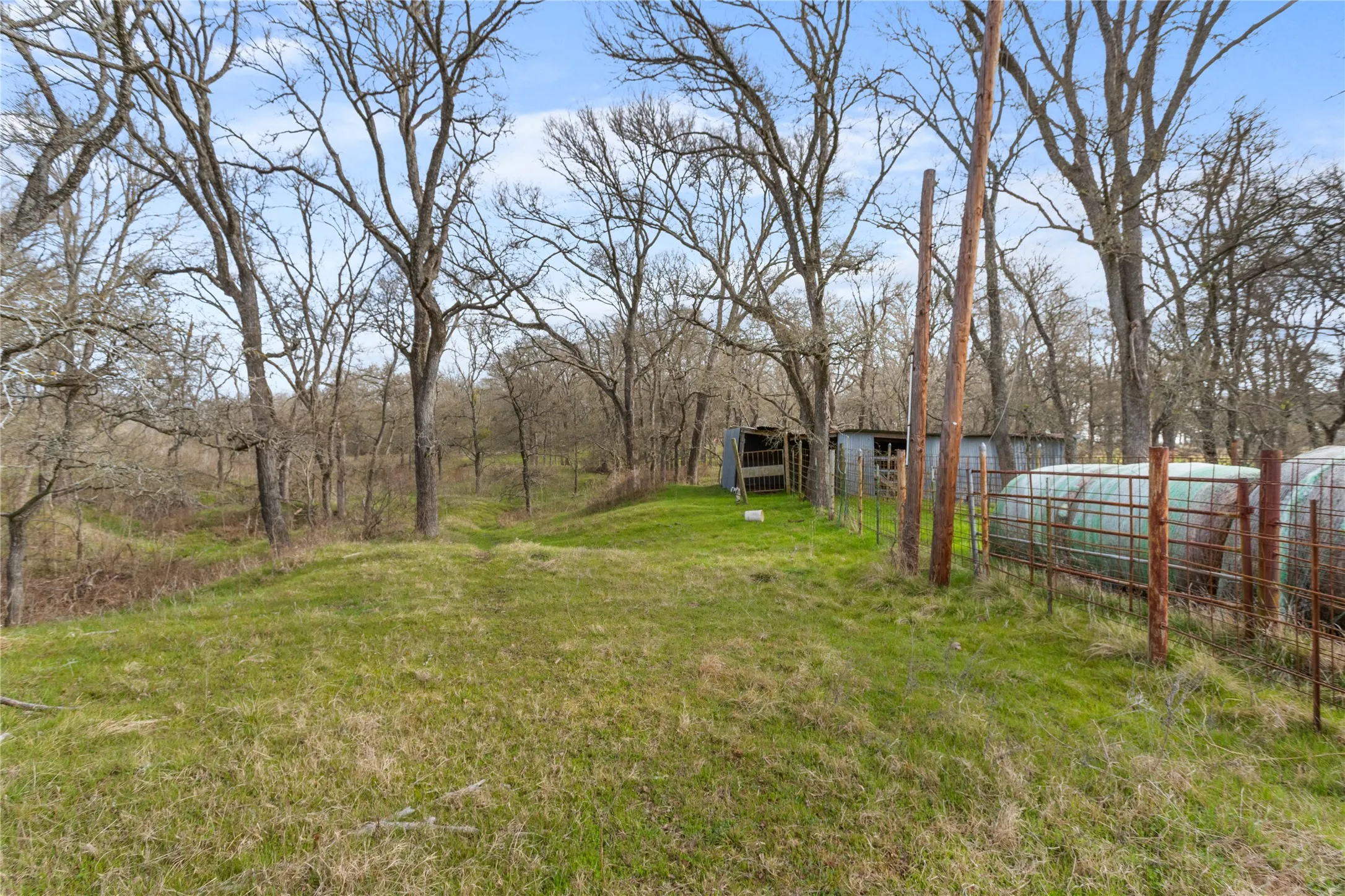 Single Family Residence For Sale in Mc Lennan County , 1447 Red Gate Road, Mart, Texas 76664, 3 Bedrooms, 2 Bathrooms, 2 Garage spaces, 2,602 Sqft, built in 1988, Price $725,000, mls#21122186, Real Estate Agent in Mart, Homes For Sale in Mc Lennan county, Homes For Sale in Mart, Realtor in Mart Texas, Real Estate Brokerage Independent Realty Texas, Luminita Cordes Realtor