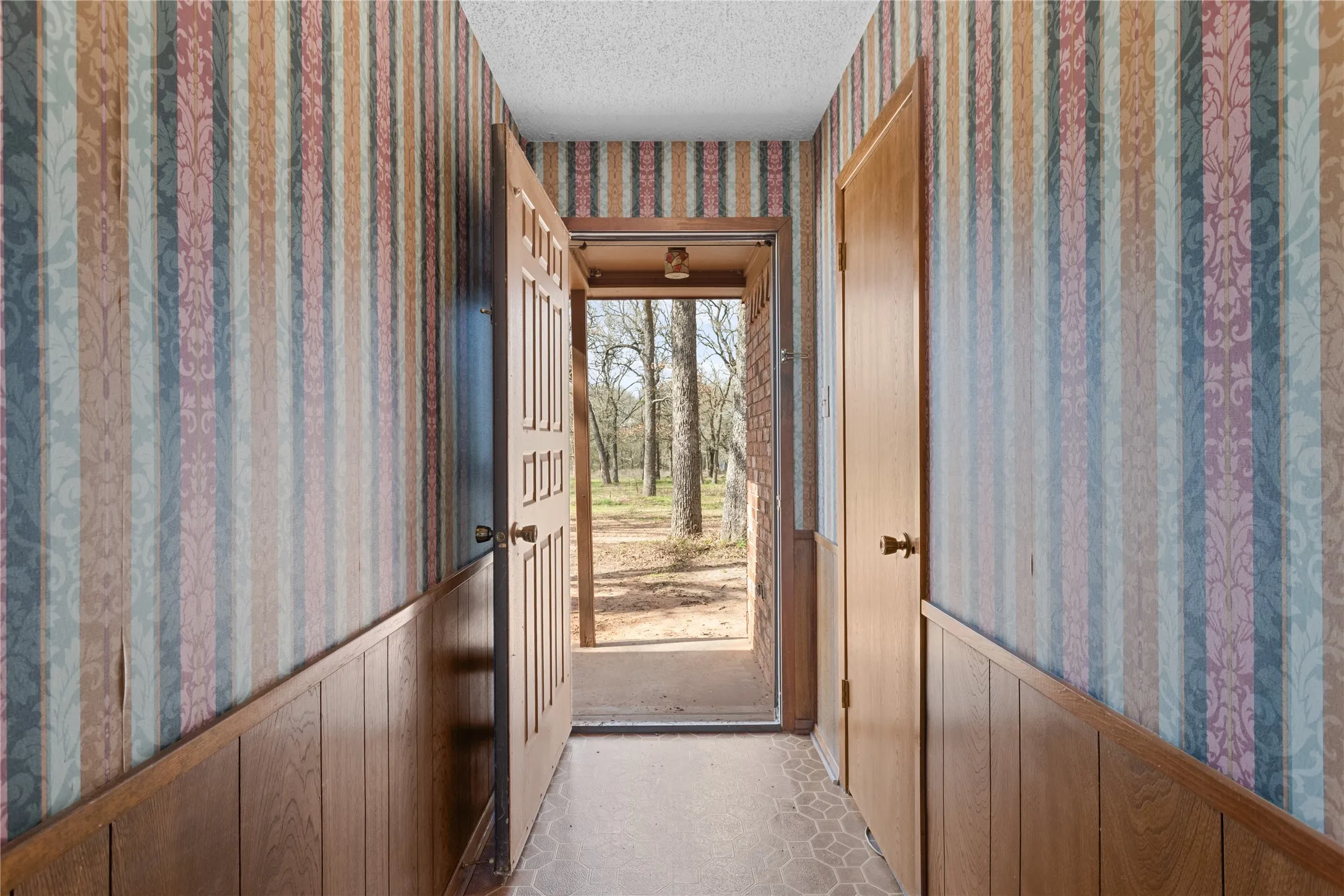 Single Family Residence For Sale in Mc Lennan County , 1447 Red Gate Road, Mart, Texas 76664, 3 Bedrooms, 2 Bathrooms, 2 Garage spaces, 2,602 Sqft, built in 1988, Price $725,000, mls#21122186, Real Estate Agent in Mart, Homes For Sale in Mc Lennan county, Homes For Sale in Mart, Realtor in Mart Texas, Real Estate Brokerage Independent Realty Texas, Luminita Cordes Realtor