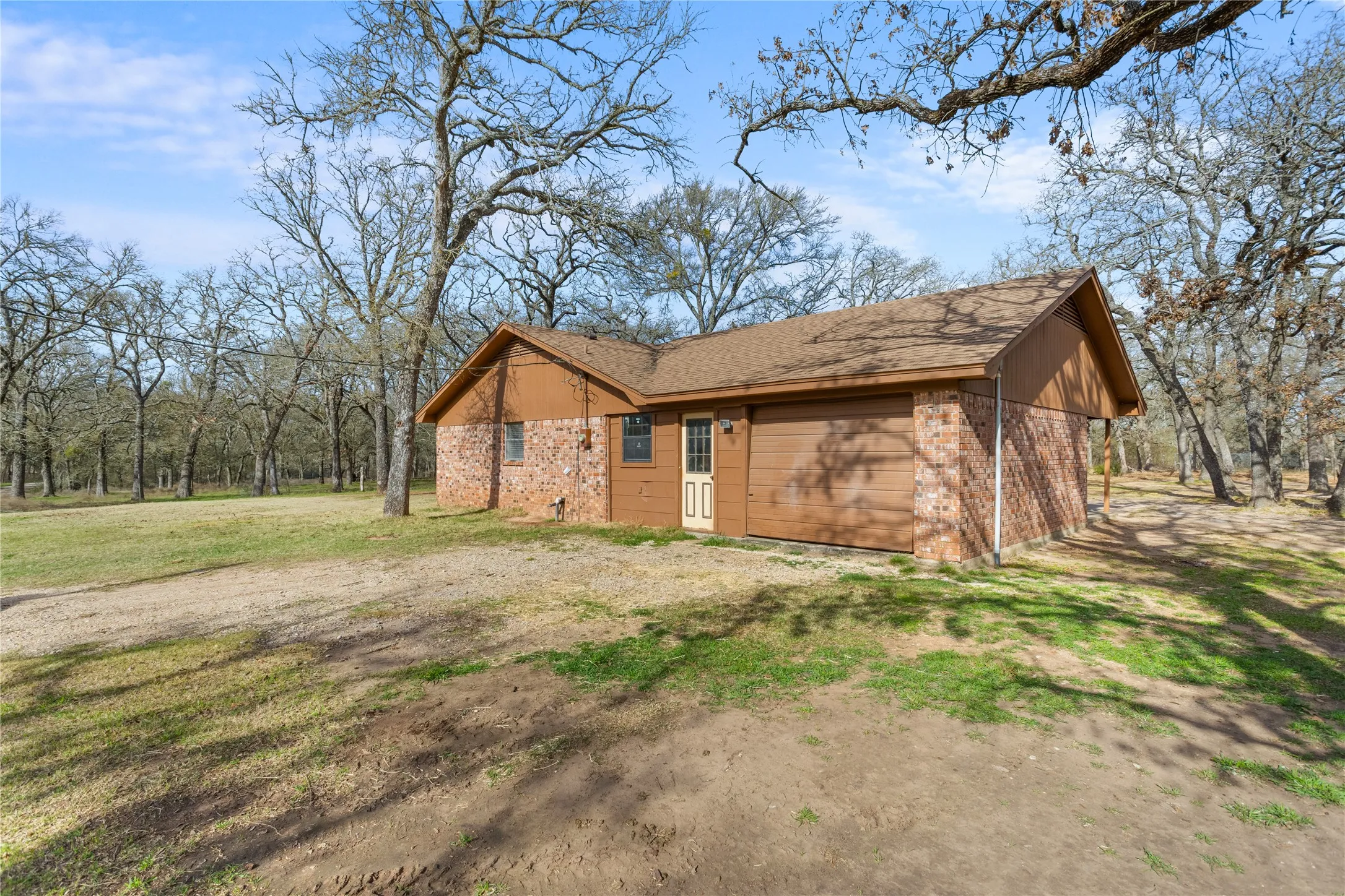 Single Family Residence For Sale in Mc Lennan County , 1447 Red Gate Road, Mart, Texas 76664, 3 Bedrooms, 2 Bathrooms, 2 Garage spaces, 2,602 Sqft, built in 1988, Price $725,000, mls#21122186, Real Estate Agent in Mart, Homes For Sale in Mc Lennan county, Homes For Sale in Mart, Realtor in Mart Texas, Real Estate Brokerage Independent Realty Texas, Luminita Cordes Realtor