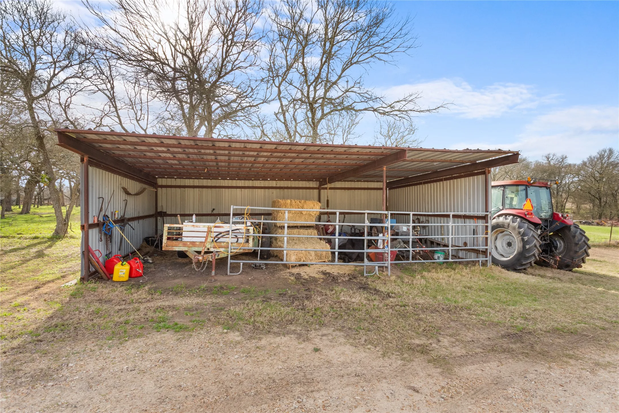 Single Family Residence For Sale in Mc Lennan County , 1447 Red Gate Road, Mart, Texas 76664, 3 Bedrooms, 2 Bathrooms, 2 Garage spaces, 2,602 Sqft, built in 1988, Price $725,000, mls#21122186, Real Estate Agent in Mart, Homes For Sale in Mc Lennan county, Homes For Sale in Mart, Realtor in Mart Texas, Real Estate Brokerage Independent Realty Texas, Luminita Cordes Realtor