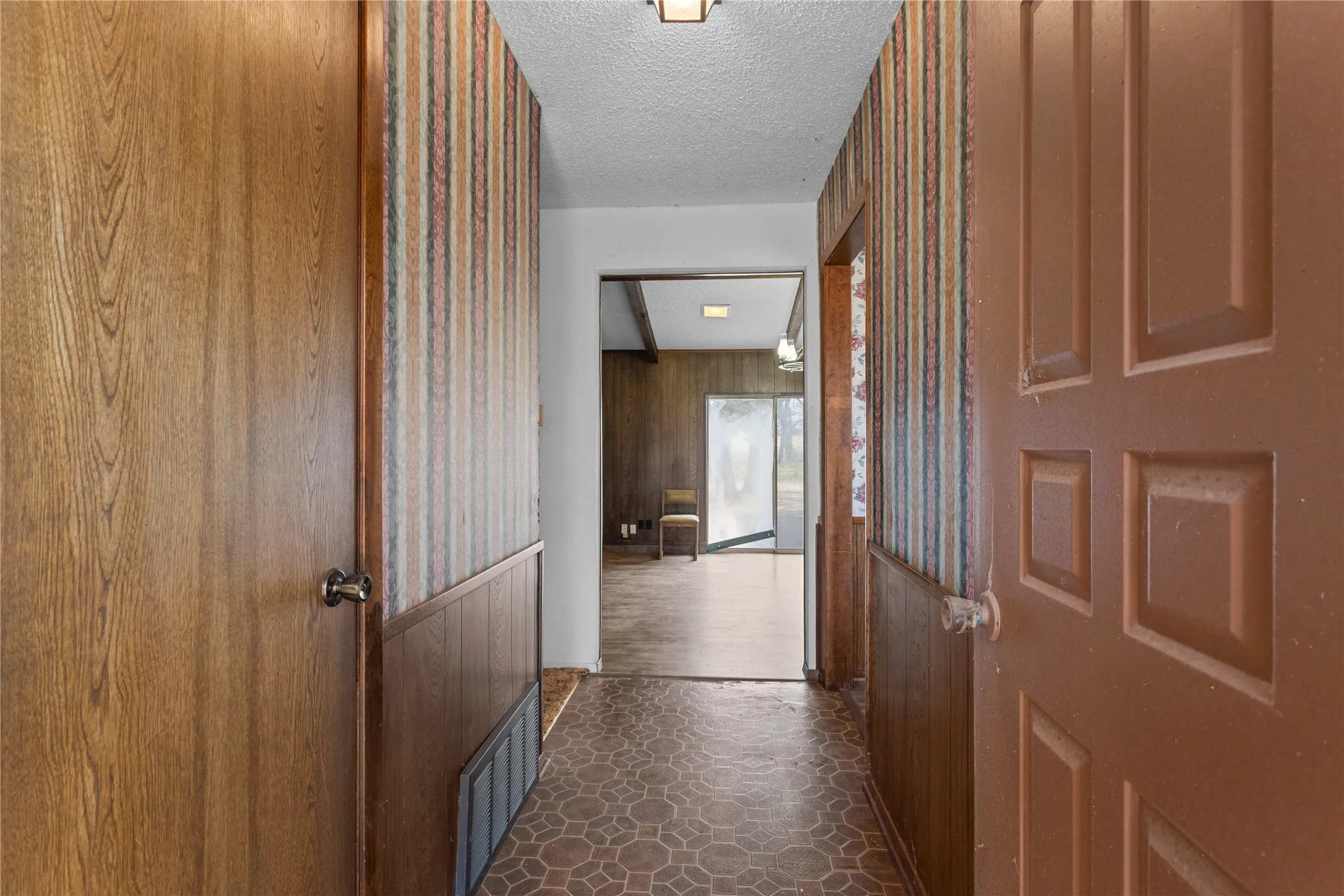 Single Family Residence For Sale in Mc Lennan County , 1447 Red Gate Road, Mart, Texas 76664, 3 Bedrooms, 2 Bathrooms, 2 Garage spaces, 2,602 Sqft, built in 1988, Price $725,000, mls#21122186, Real Estate Agent in Mart, Homes For Sale in Mc Lennan county, Homes For Sale in Mart, Realtor in Mart Texas, Real Estate Brokerage Independent Realty Texas, Luminita Cordes Realtor
