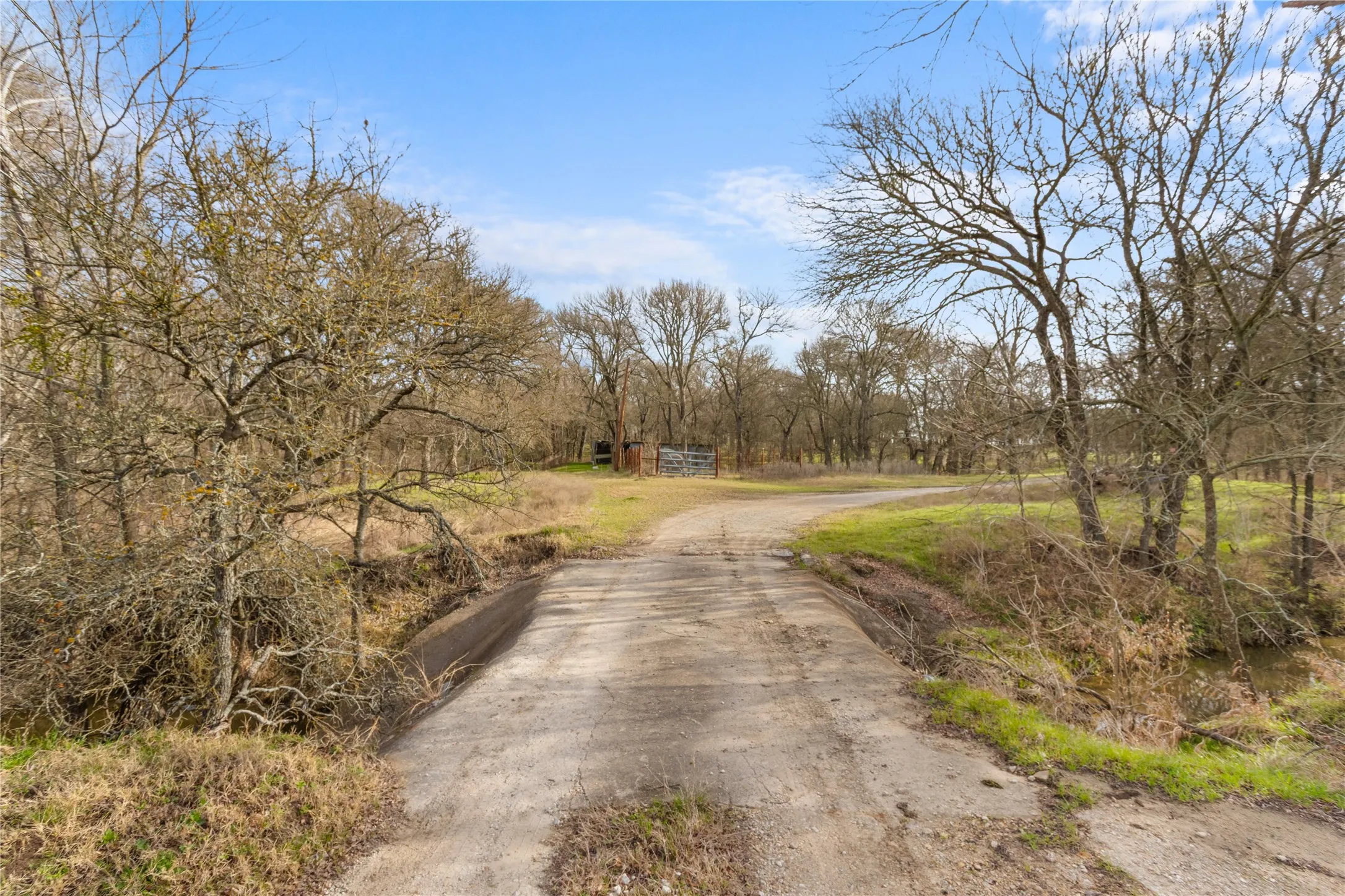 Single Family Residence For Sale in Mc Lennan County , 1447 Red Gate Road, Mart, Texas 76664, 3 Bedrooms, 2 Bathrooms, 2 Garage spaces, 2,602 Sqft, built in 1988, Price $725,000, mls#21122186, Real Estate Agent in Mart, Homes For Sale in Mc Lennan county, Homes For Sale in Mart, Realtor in Mart Texas, Real Estate Brokerage Independent Realty Texas, Luminita Cordes Realtor