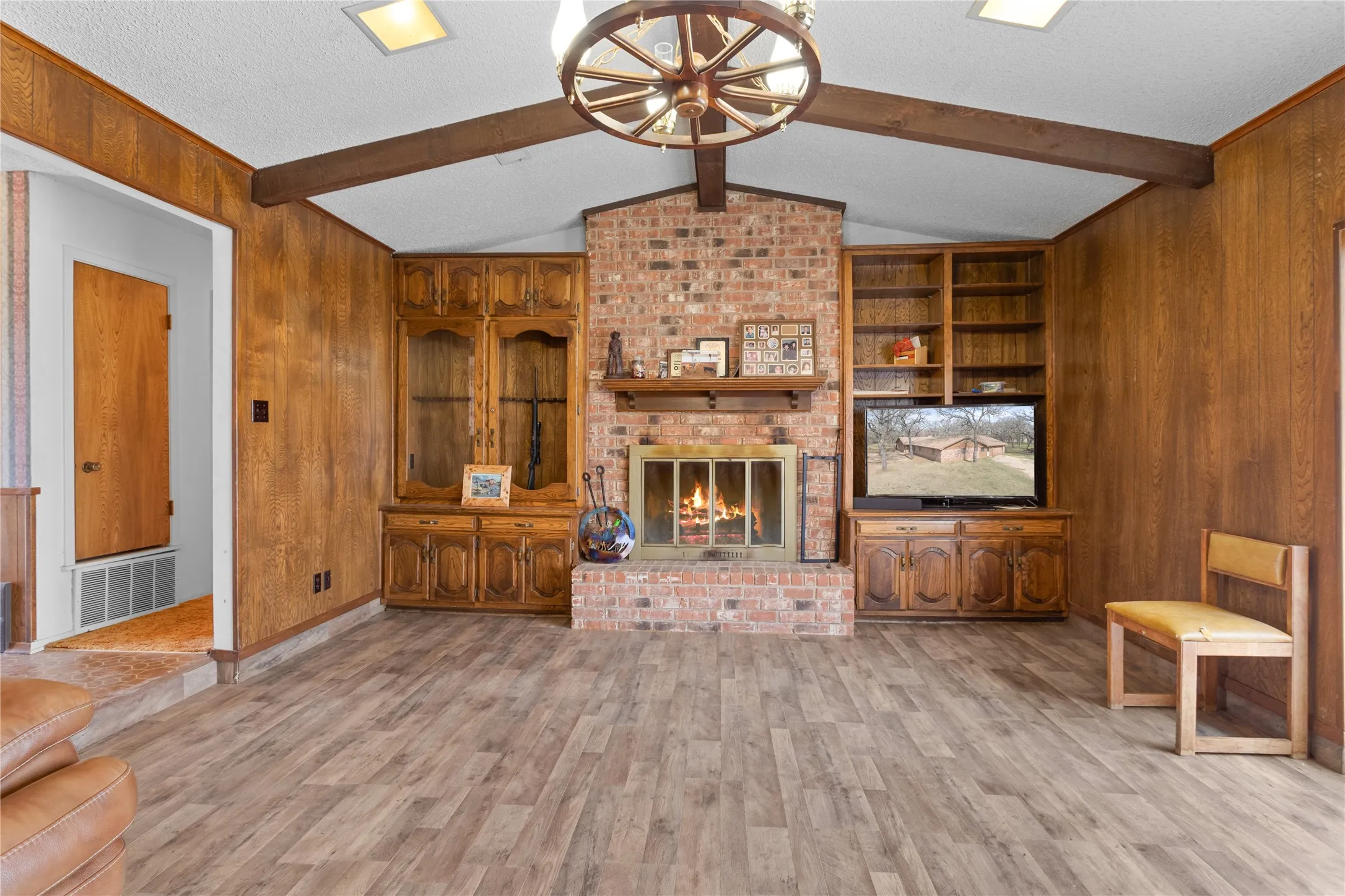 Single Family Residence For Sale in Mc Lennan County , 1447 Red Gate Road, Mart, Texas 76664, 3 Bedrooms, 2 Bathrooms, 2 Garage spaces, 2,602 Sqft, built in 1988, Price $725,000, mls#21122186, Real Estate Agent in Mart, Homes For Sale in Mc Lennan county, Homes For Sale in Mart, Realtor in Mart Texas, Real Estate Brokerage Independent Realty Texas, Luminita Cordes Realtor