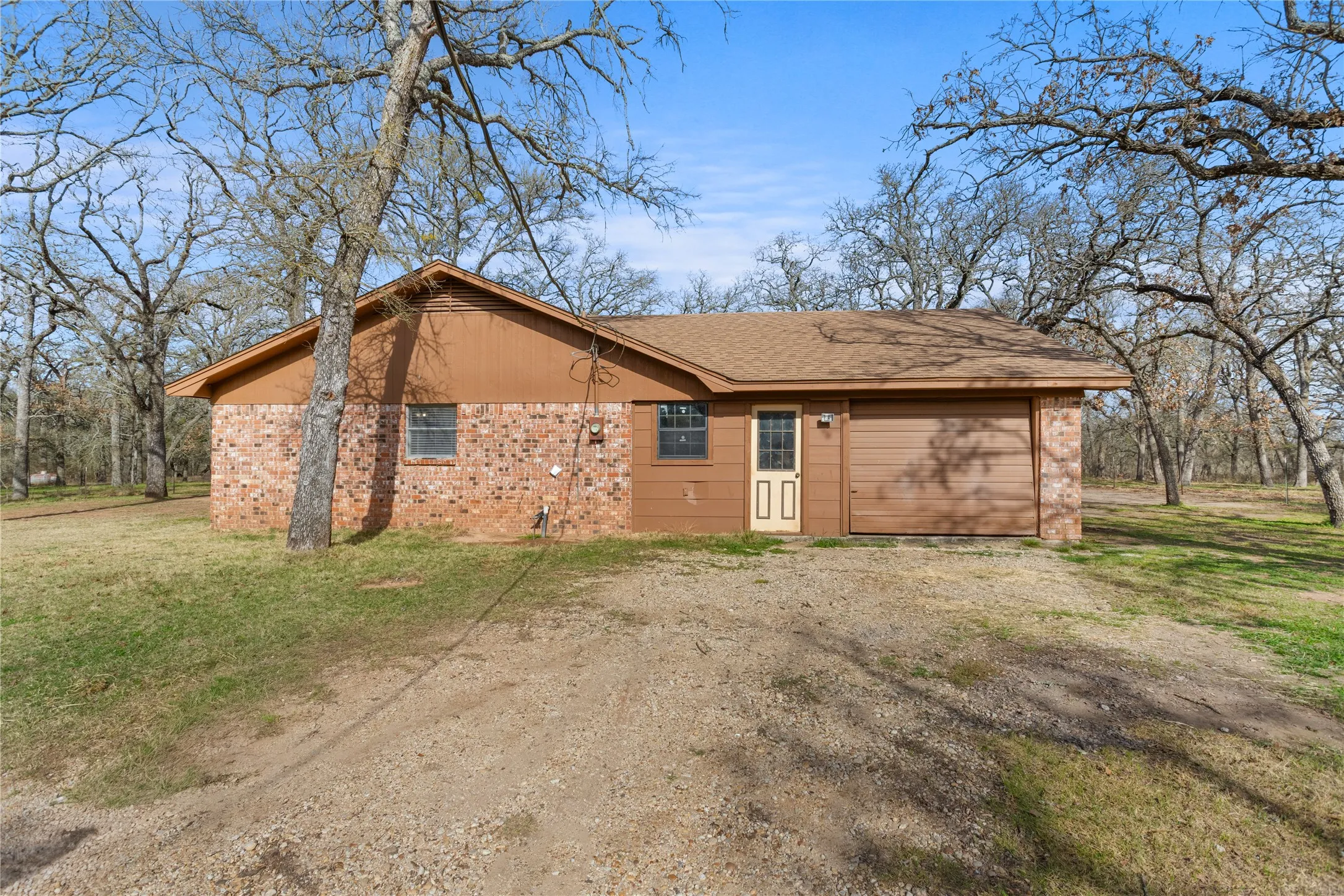 Single Family Residence For Sale in Mc Lennan County , 1447 Red Gate Road, Mart, Texas 76664, 3 Bedrooms, 2 Bathrooms, 2 Garage spaces, 2,602 Sqft, built in 1988, Price $725,000, mls#21122186, Real Estate Agent in Mart, Homes For Sale in Mc Lennan county, Homes For Sale in Mart, Realtor in Mart Texas, Real Estate Brokerage Independent Realty Texas, Luminita Cordes Realtor