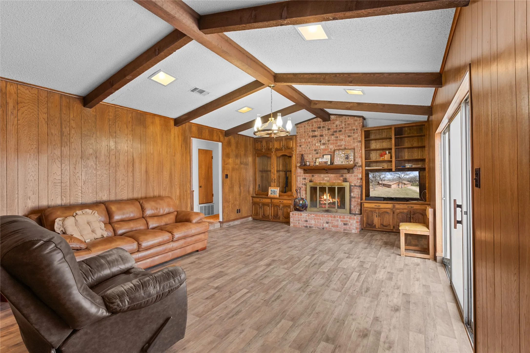 Single Family Residence For Sale in Mc Lennan County , 1447 Red Gate Road, Mart, Texas 76664, 3 Bedrooms, 2 Bathrooms, 2 Garage spaces, 2,602 Sqft, built in 1988, Price $725,000, mls#21122186, Real Estate Agent in Mart, Homes For Sale in Mc Lennan county, Homes For Sale in Mart, Realtor in Mart Texas, Real Estate Brokerage Independent Realty Texas, Luminita Cordes Realtor