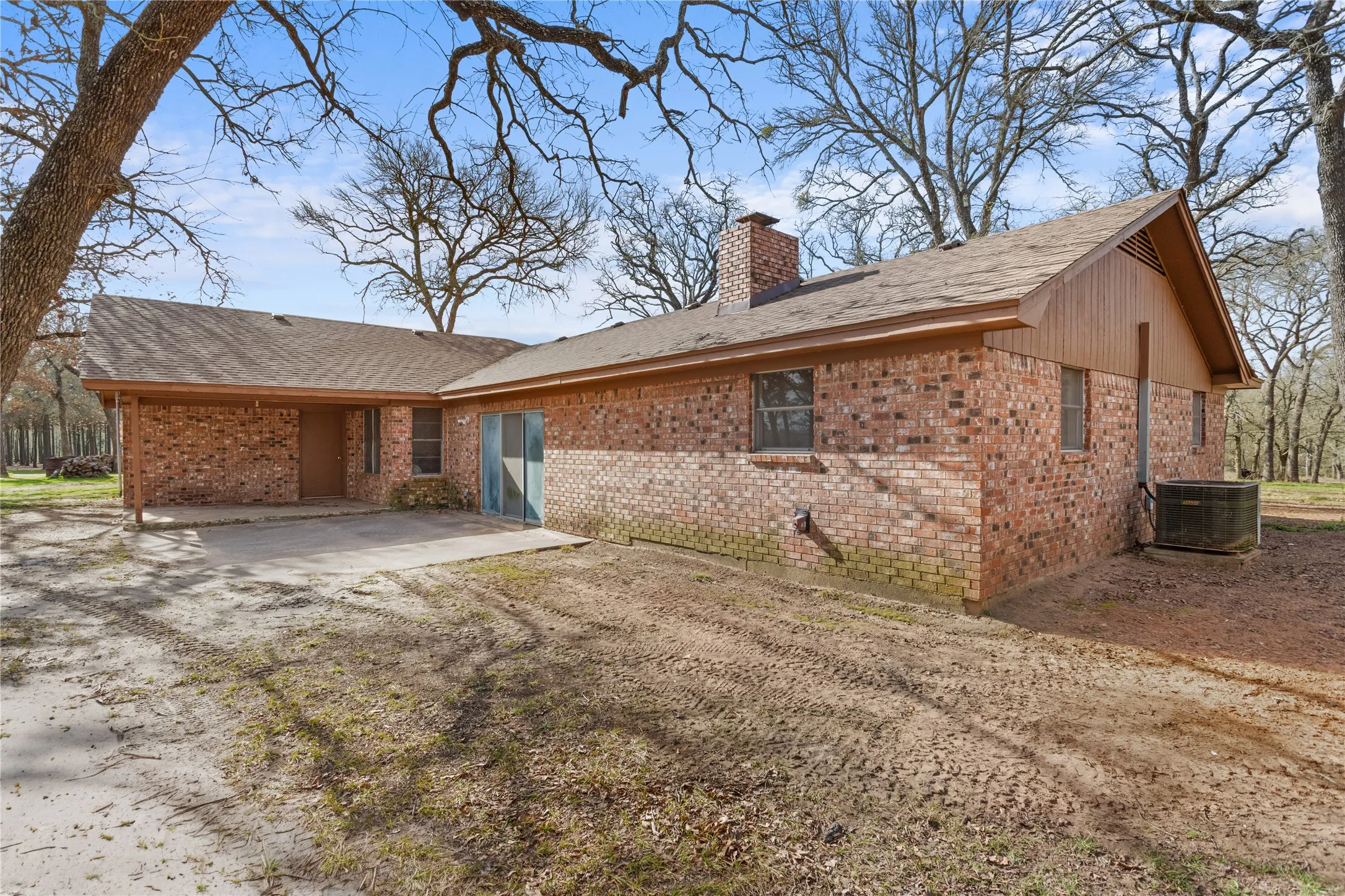 Single Family Residence For Sale in Mc Lennan County , 1447 Red Gate Road, Mart, Texas 76664, 3 Bedrooms, 2 Bathrooms, 2 Garage spaces, 2,602 Sqft, built in 1988, Price $725,000, mls#21122186, Real Estate Agent in Mart, Homes For Sale in Mc Lennan county, Homes For Sale in Mart, Realtor in Mart Texas, Real Estate Brokerage Independent Realty Texas, Luminita Cordes Realtor