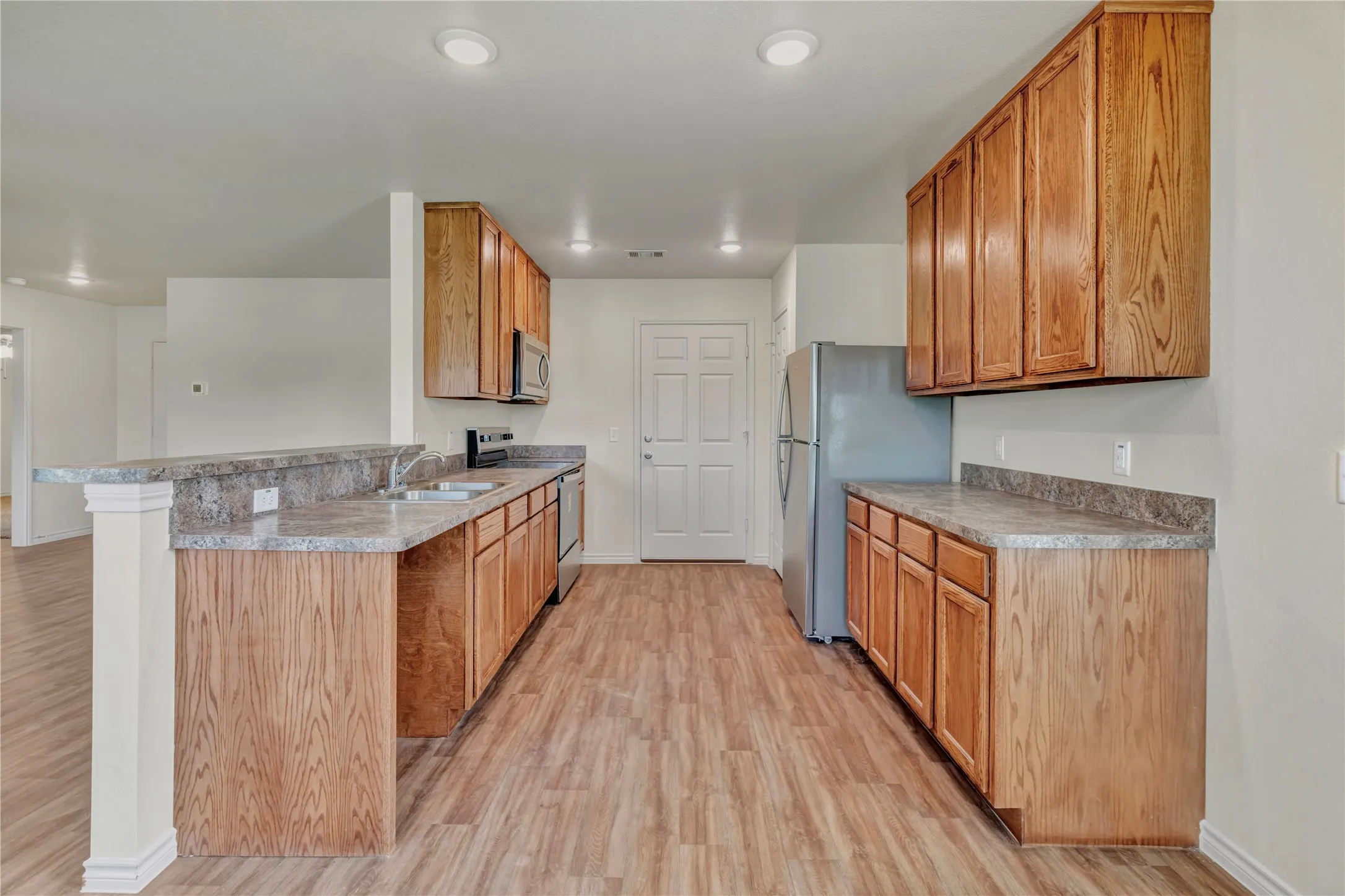 Single Family Residence For Sale in Johnson County , 616 Crockett Drive, Cleburne, Texas 76033, 3 Bedroom, 2 Bathroom, 2 Garage spaces, 1,354 Sqft, built in 2025, New Construction - Incomplete, mls#21122233, Real Estate Agent in Cleburne, Homes For Sale in Johnson county, Homes For Sale in Cleburne, Realtor in Cleburne Texas, Real Estate Brokerage Independent Realty Texas, Luminita Cordes Realtor