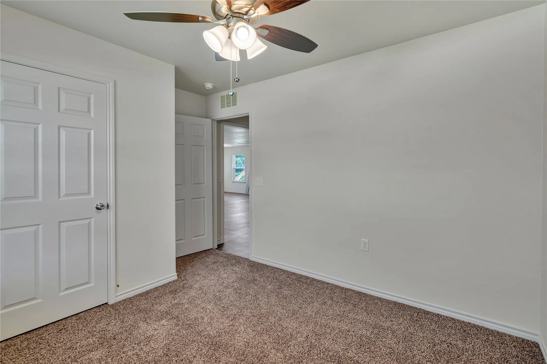 Single Family Residence For Sale in Johnson County , 616 Crockett Drive, Cleburne, Texas 76033, 3 Bedroom, 2 Bathroom, 2 Garage spaces, 1,354 Sqft, built in 2025, New Construction - Incomplete, mls#21122233, Real Estate Agent in Cleburne, Homes For Sale in Johnson county, Homes For Sale in Cleburne, Realtor in Cleburne Texas, Real Estate Brokerage Independent Realty Texas, Luminita Cordes Realtor
