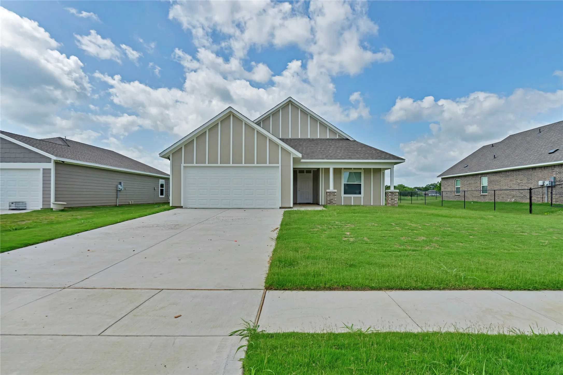 Single Family Residence For Sale in Johnson County , 616 Crockett Drive, Cleburne, Texas 76033, 3 Bedroom, 2 Bathroom, 2 Garage spaces, 1,354 Sqft, built in 2025, New Construction - Incomplete, mls#21122233, Real Estate Agent in Cleburne, Homes For Sale in Johnson county, Homes For Sale in Cleburne, Realtor in Cleburne Texas, Real Estate Brokerage Independent Realty Texas, Luminita Cordes Realtor