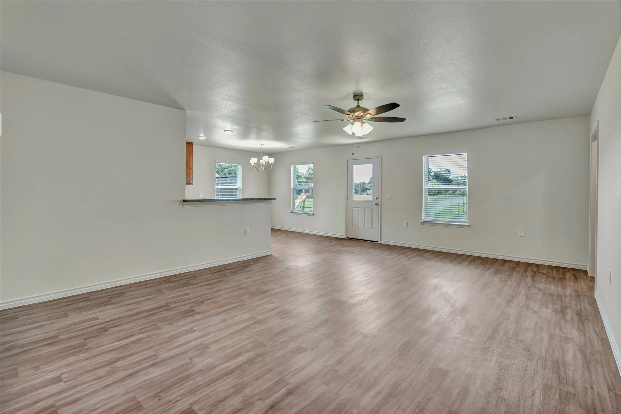 Single Family Residence For Sale in Johnson County , 616 Crockett Drive, Cleburne, Texas 76033, 3 Bedroom, 2 Bathroom, 2 Garage spaces, 1,354 Sqft, built in 2025, New Construction - Incomplete, mls#21122233, Real Estate Agent in Cleburne, Homes For Sale in Johnson county, Homes For Sale in Cleburne, Realtor in Cleburne Texas, Real Estate Brokerage Independent Realty Texas, Luminita Cordes Realtor