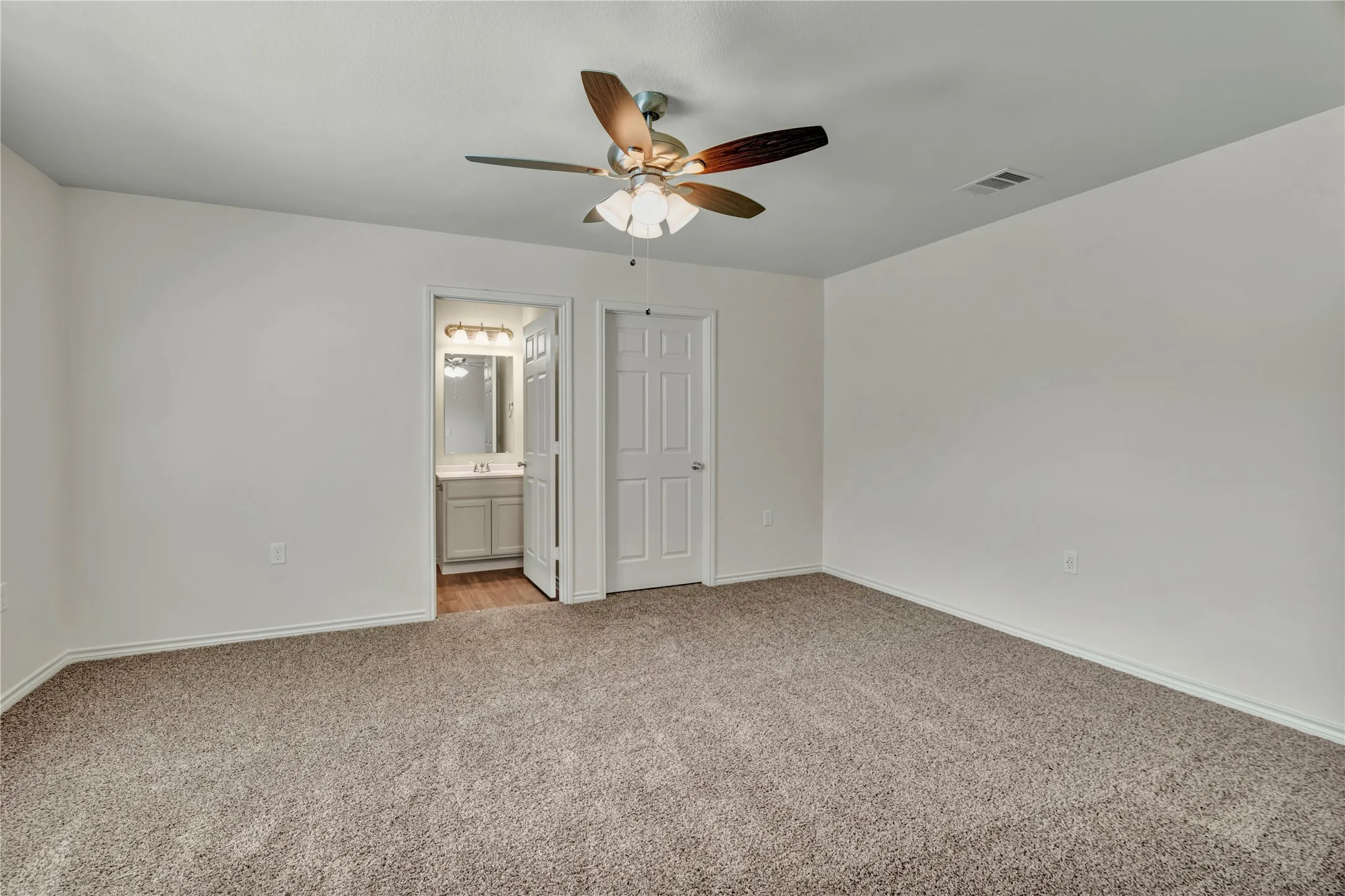 Single Family Residence For Sale in Johnson County , 616 Crockett Drive, Cleburne, Texas 76033, 3 Bedroom, 2 Bathroom, 2 Garage spaces, 1,354 Sqft, built in 2025, New Construction - Incomplete, mls#21122233, Real Estate Agent in Cleburne, Homes For Sale in Johnson county, Homes For Sale in Cleburne, Realtor in Cleburne Texas, Real Estate Brokerage Independent Realty Texas, Luminita Cordes Realtor