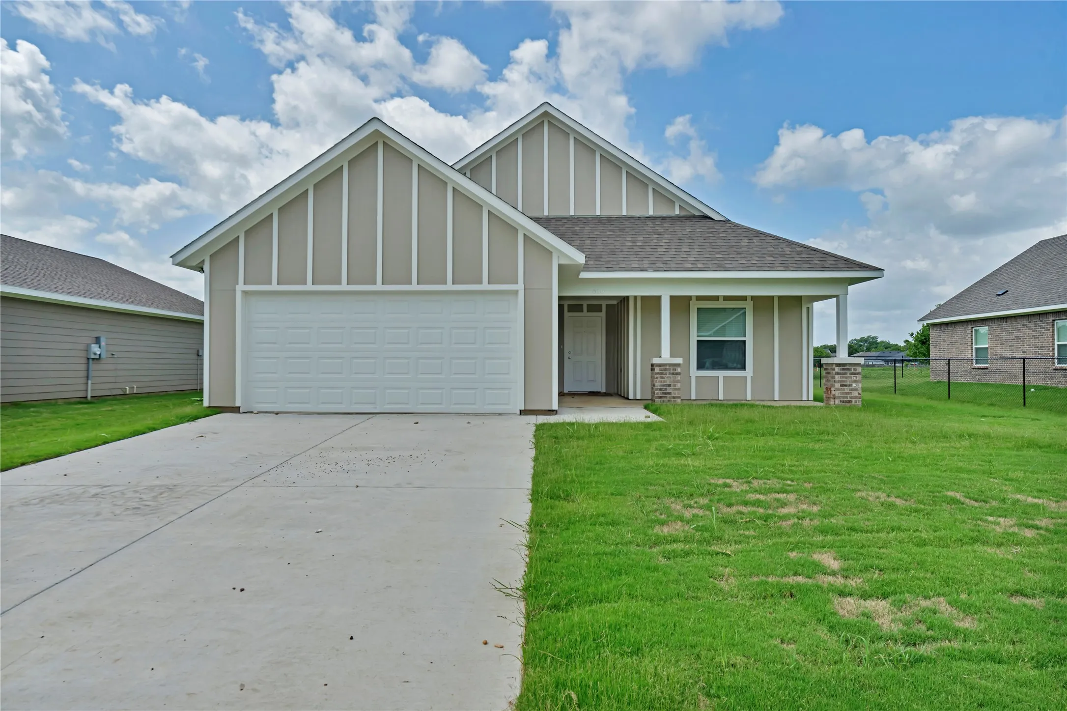 Single Family Residence For Sale in Johnson County , 616 Crockett Drive, Cleburne, Texas 76033, 3 Bedroom, 2 Bathroom, 2 Garage spaces, 1,354 Sqft, built in 2025, New Construction - Incomplete, mls#21122233, Real Estate Agent in Cleburne, Homes For Sale in Johnson county, Homes For Sale in Cleburne, Realtor in Cleburne Texas, Real Estate Brokerage Independent Realty Texas, Luminita Cordes Realtor
