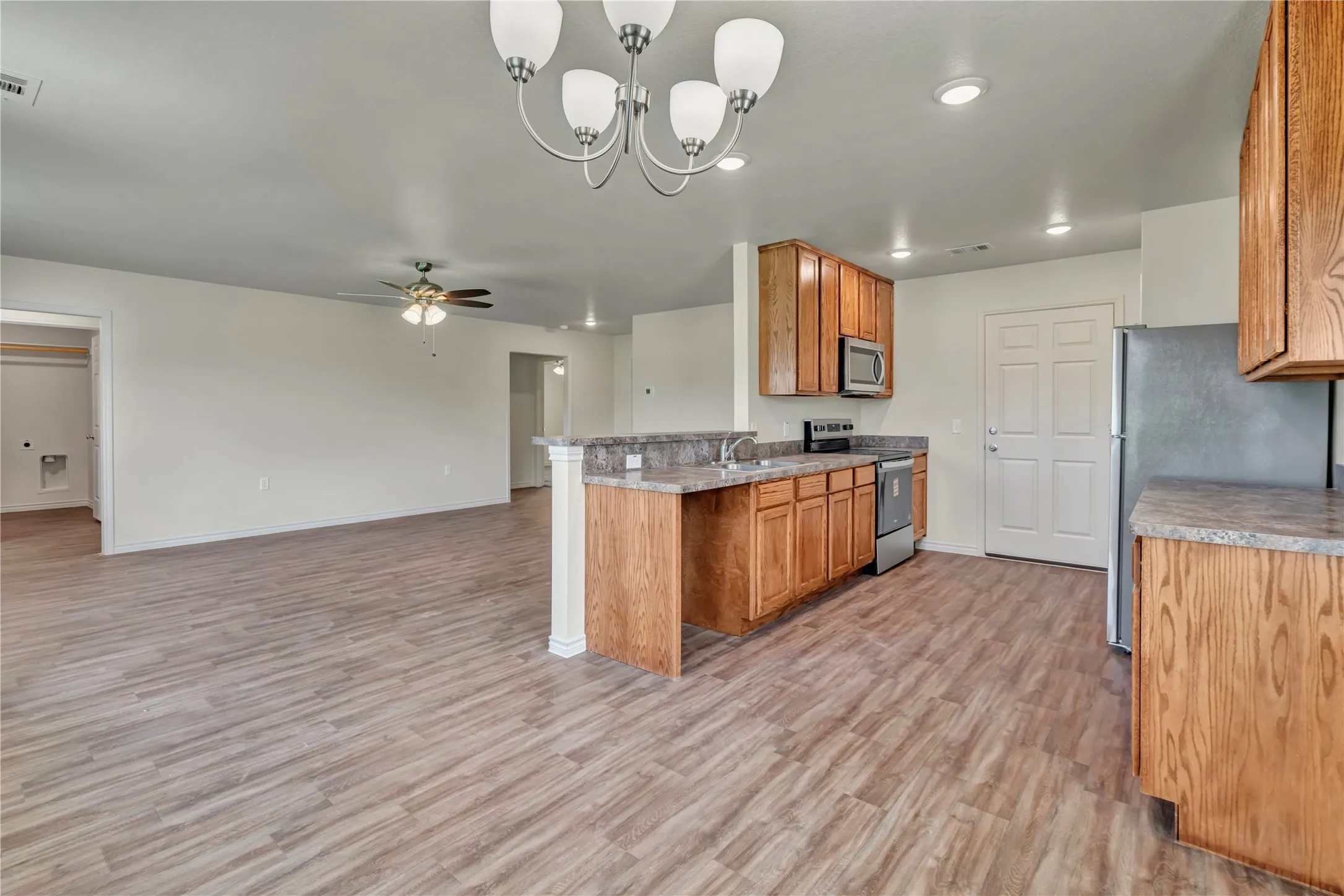 Single Family Residence For Sale in Johnson County , 616 Crockett Drive, Cleburne, Texas 76033, 3 Bedroom, 2 Bathroom, 2 Garage spaces, 1,354 Sqft, built in 2025, New Construction - Incomplete, mls#21122233, Real Estate Agent in Cleburne, Homes For Sale in Johnson county, Homes For Sale in Cleburne, Realtor in Cleburne Texas, Real Estate Brokerage Independent Realty Texas, Luminita Cordes Realtor