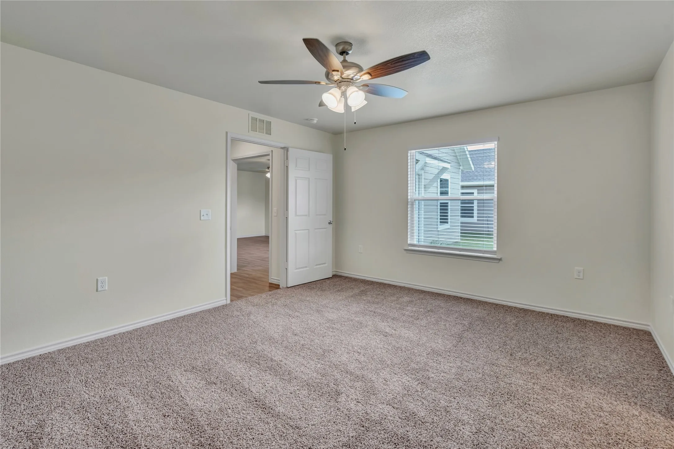 Single Family Residence For Sale in Johnson County , 616 Crockett Drive, Cleburne, Texas 76033, 3 Bedroom, 2 Bathroom, 2 Garage spaces, 1,354 Sqft, built in 2025, New Construction - Incomplete, mls#21122233, Real Estate Agent in Cleburne, Homes For Sale in Johnson county, Homes For Sale in Cleburne, Realtor in Cleburne Texas, Real Estate Brokerage Independent Realty Texas, Luminita Cordes Realtor