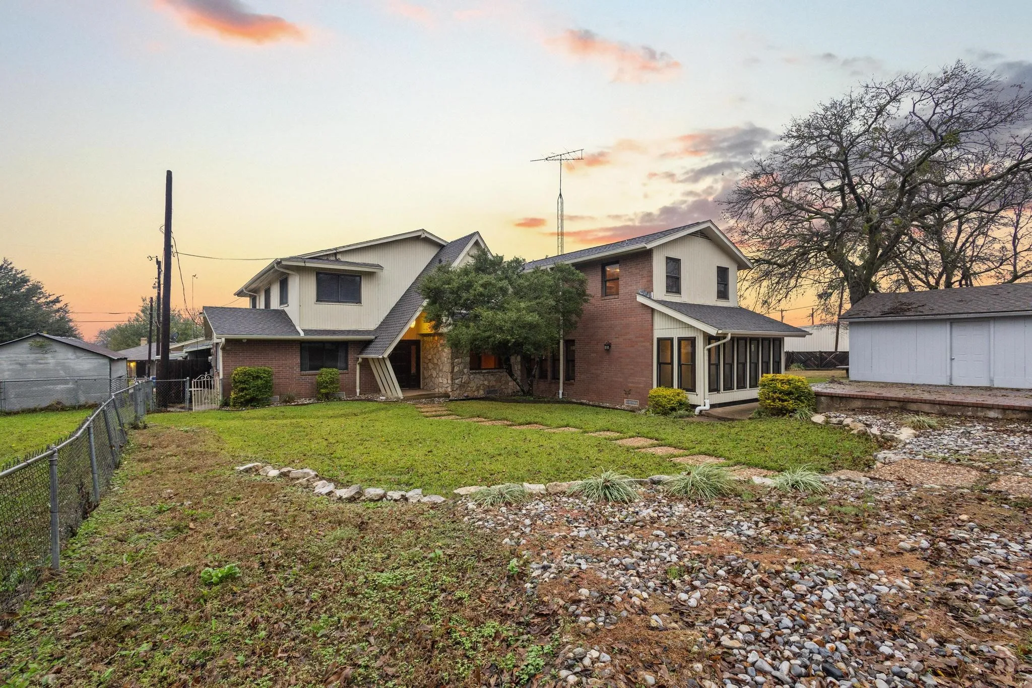 202 S Santa Fe Main unit