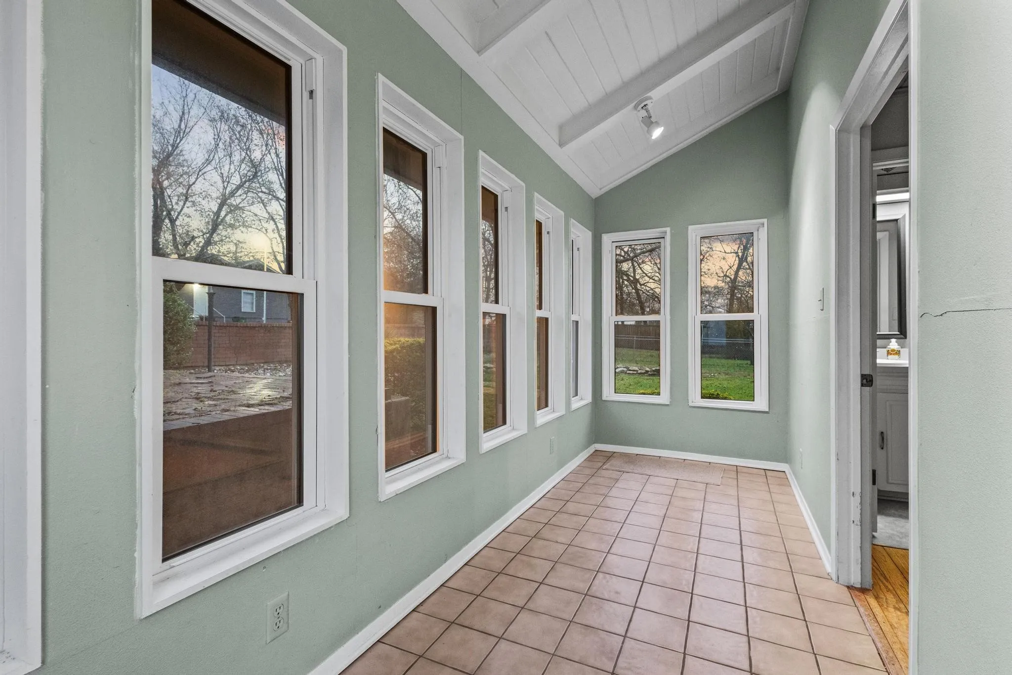Single Family Residence For Sale in Hunt County , 202 S Santa Fe Street, Wolfe City, Texas 75496, 7 Bedrooms, 5 Bathrooms, Garage spaces, 5,014 Sqft, built in 1983, Preowned, Price $450,000, mls#21122242, Real Estate Agent in Wolfe City, Homes For Sale in Hunt county, Homes For Sale in Wolfe City, Realtor in Wolfe City Texas, Real Estate Brokerage Independent Realty Texas, Luminita Cordes Realtor