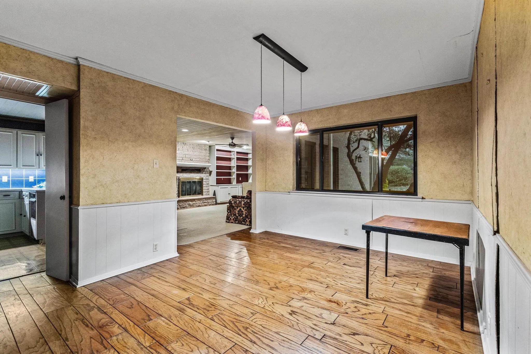 Single Family Residence For Sale in Hunt County , 202 S Santa Fe Street, Wolfe City, Texas 75496, 7 Bedrooms, 5 Bathrooms, Garage spaces, 5,014 Sqft, built in 1983, Preowned, Price $450,000, mls#21122242, Real Estate Agent in Wolfe City, Homes For Sale in Hunt county, Homes For Sale in Wolfe City, Realtor in Wolfe City Texas, Real Estate Brokerage Independent Realty Texas, Luminita Cordes Realtor