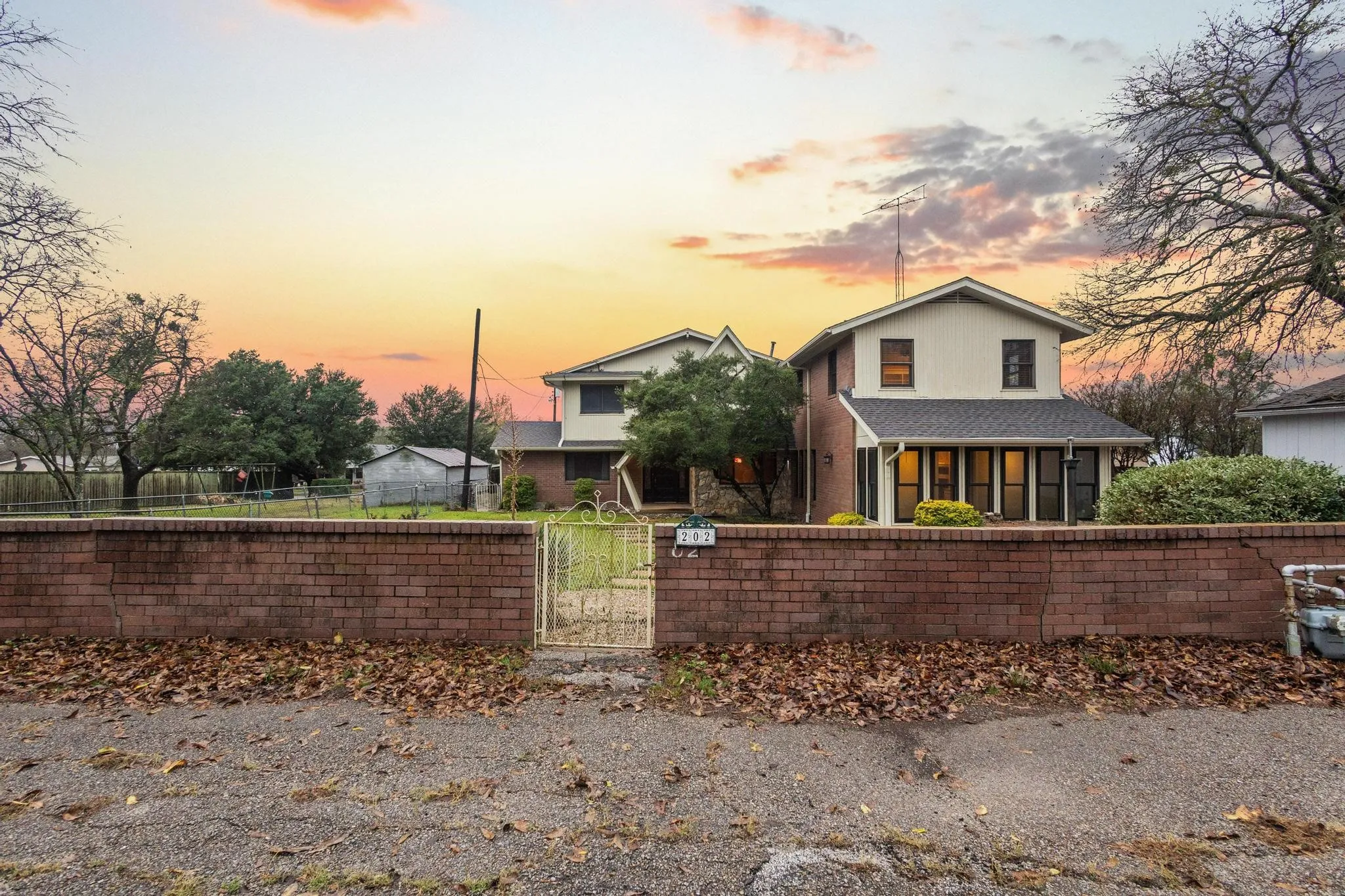 202 S Santa Fe Main unit