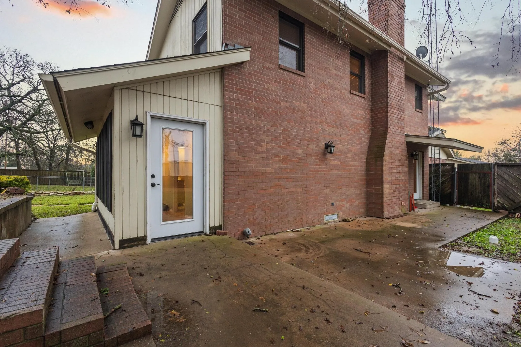 side entrance to sunroom